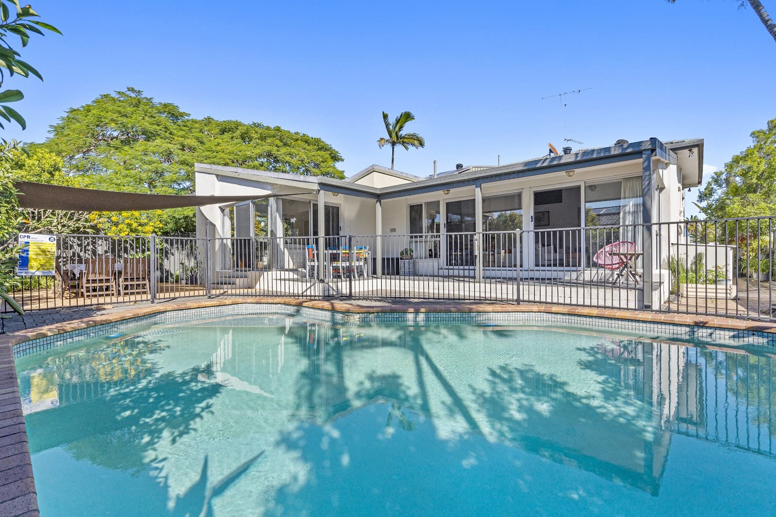 17 Fairsky Avenue, Mermaid Waters — photo 1 of 5
