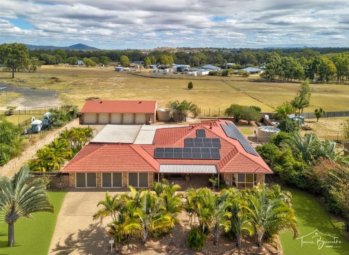 1E Fairway Drive, Hatton Vale — photo 1 of 5