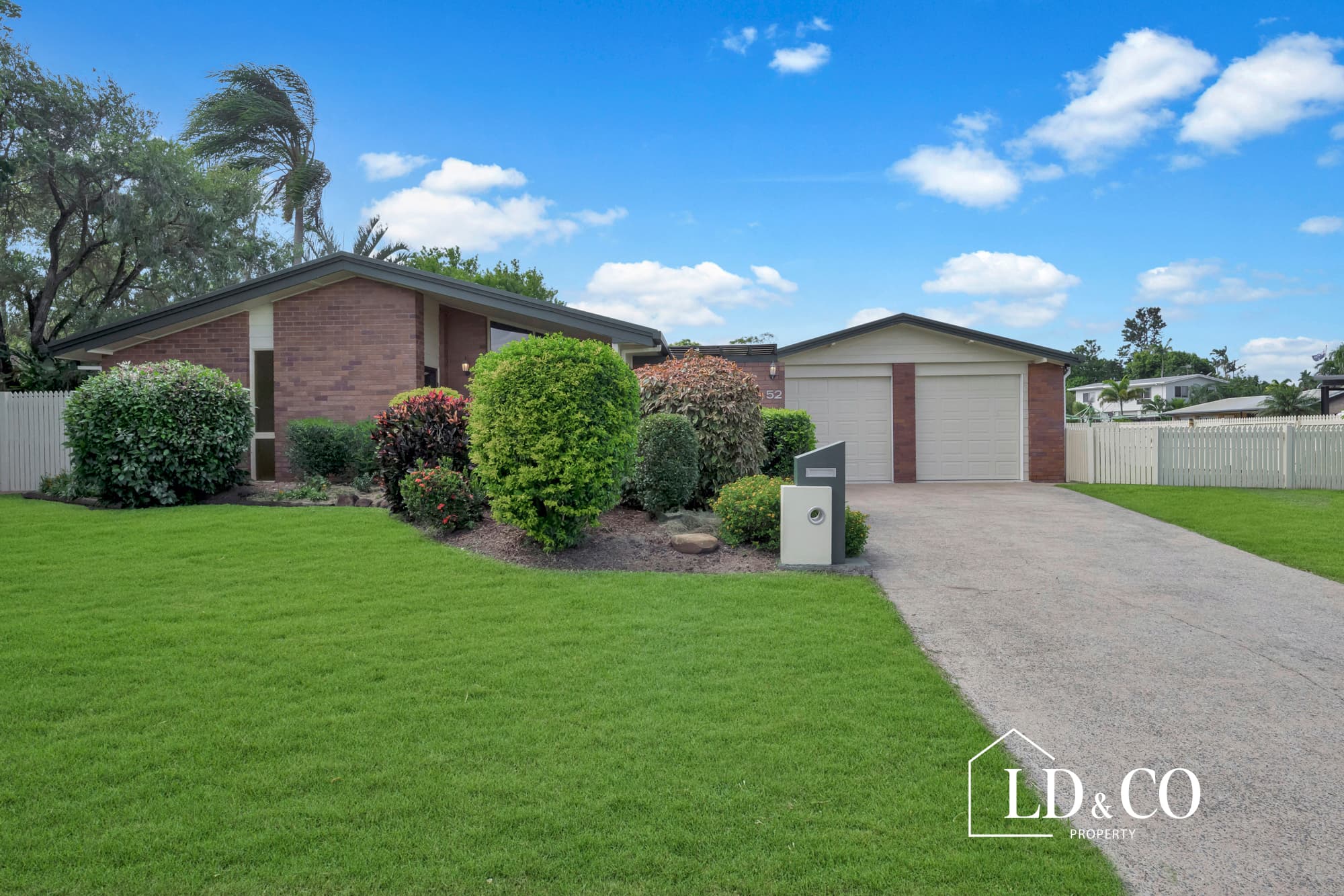 52 Mansfield Drive, Beaconsfield — photo 1 of 5