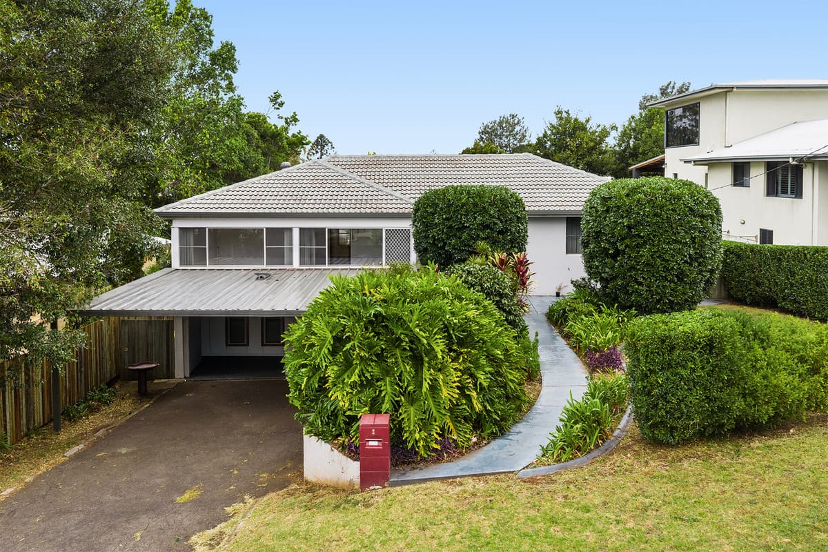 8 Barrymount Crescent, Mount Lofty - Image 1
