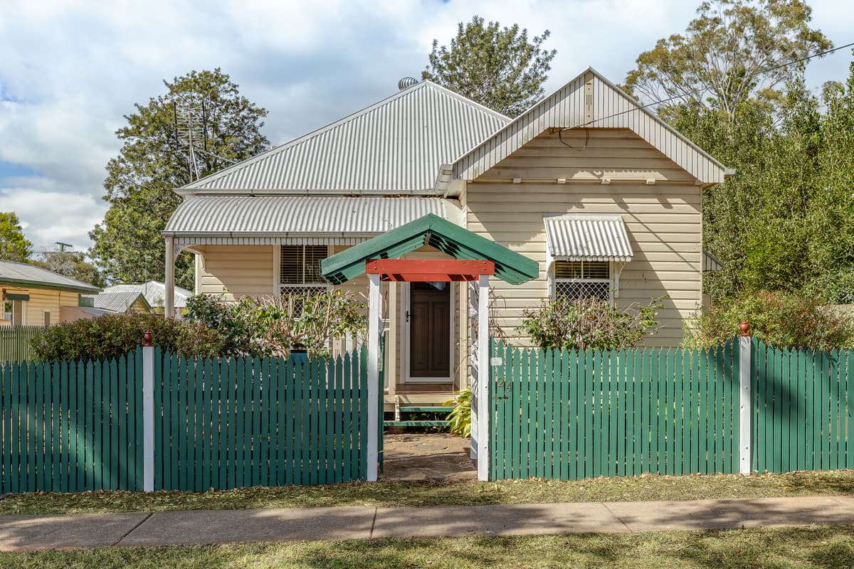 24 Gladstone Street, Newtown - Image 1