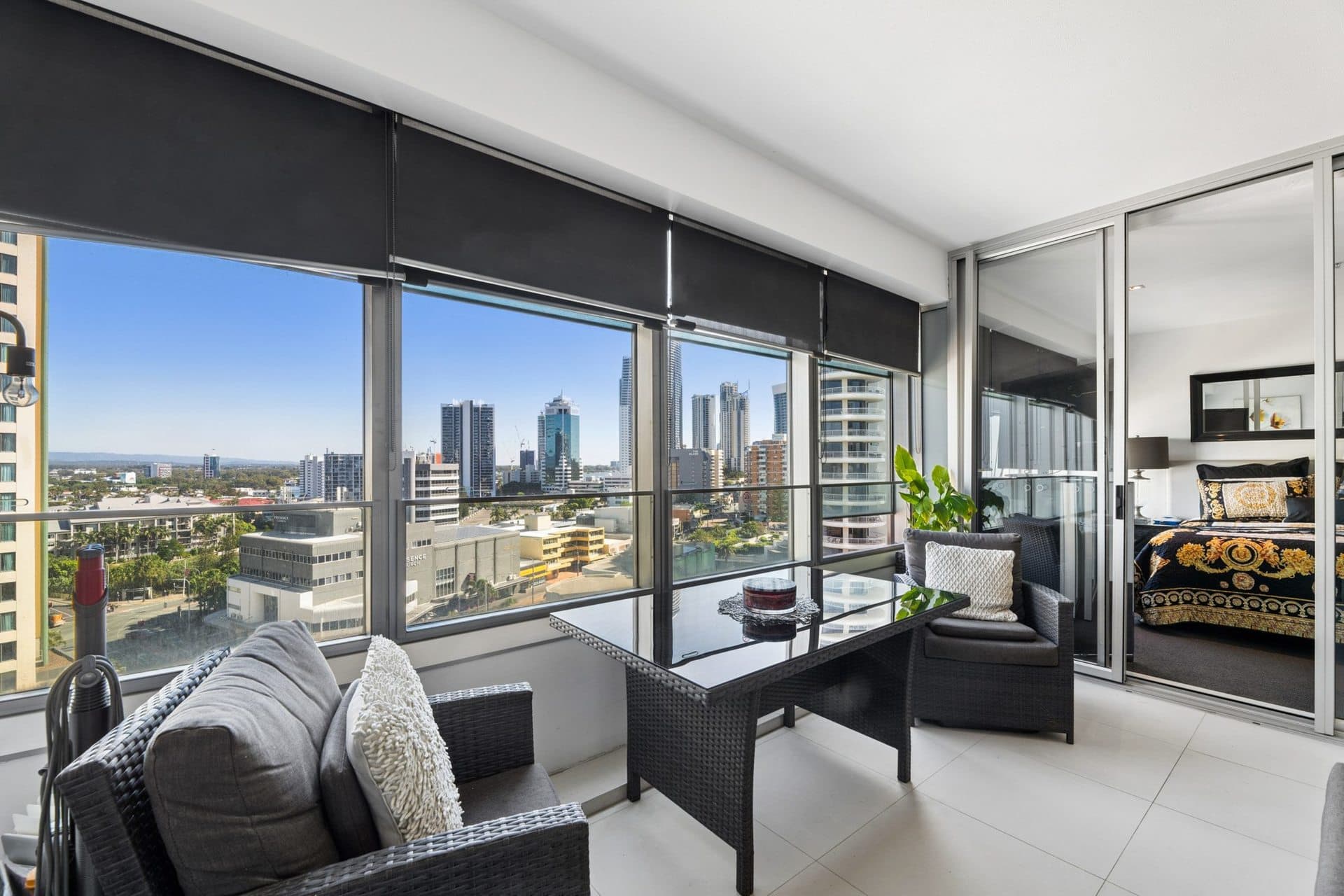 1010/9 Hamilton Avenue, Surfers Paradise — photo 1 of 5