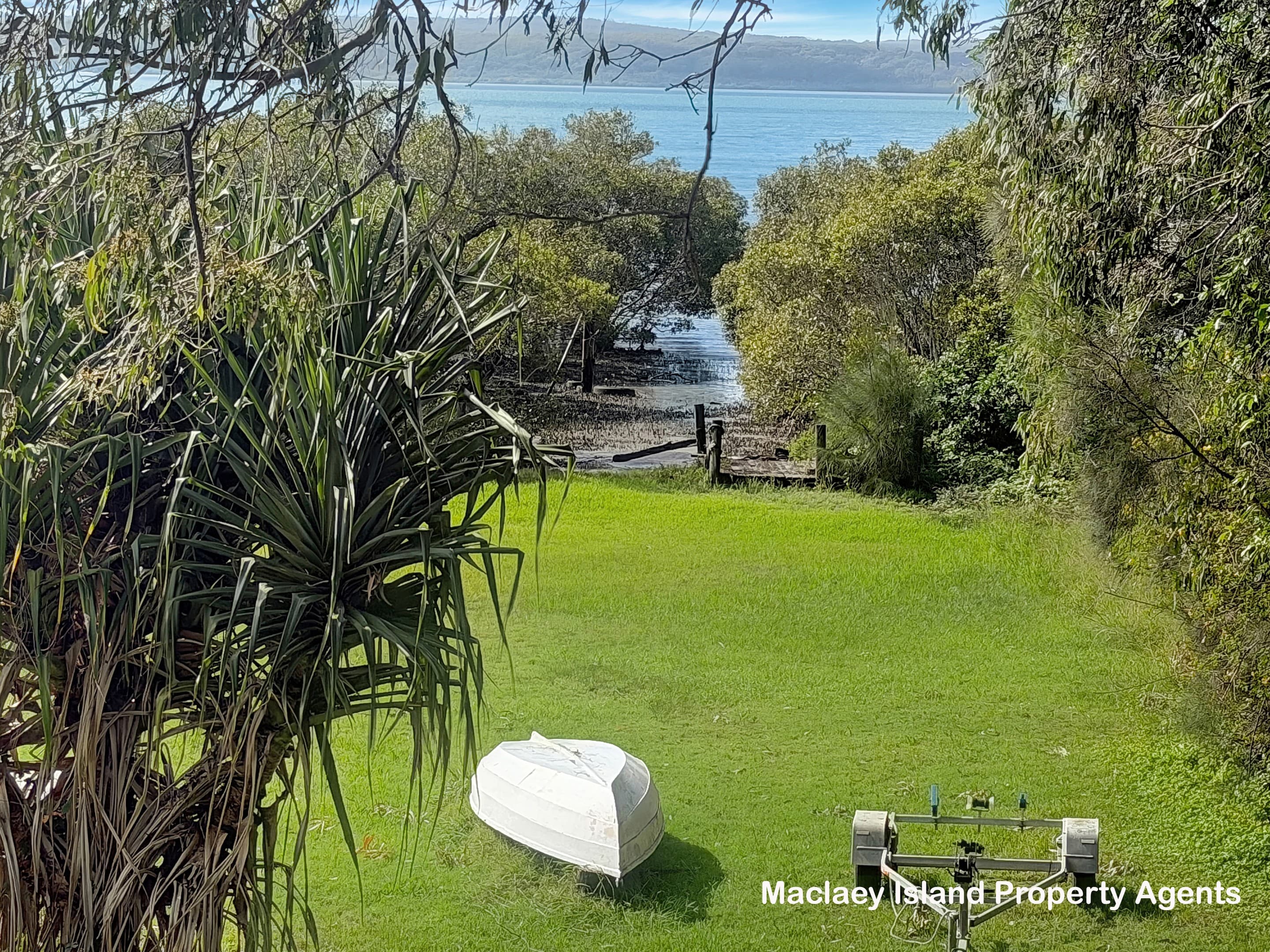 55 Beelong Street, Macleay Island - Image 1
