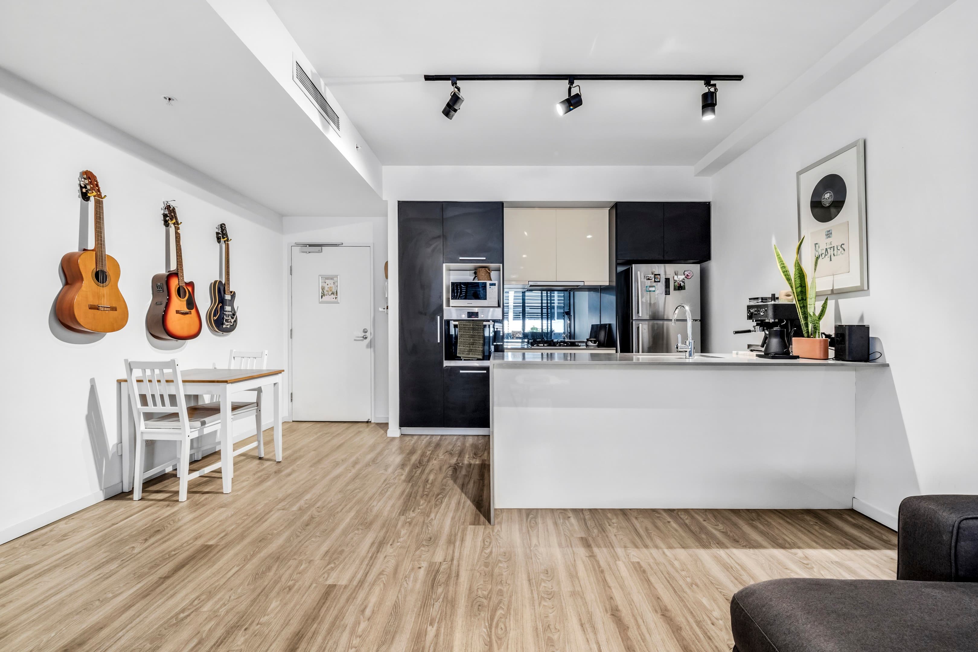 1024/9 Edmondstone Street, South Brisbane - Image 1