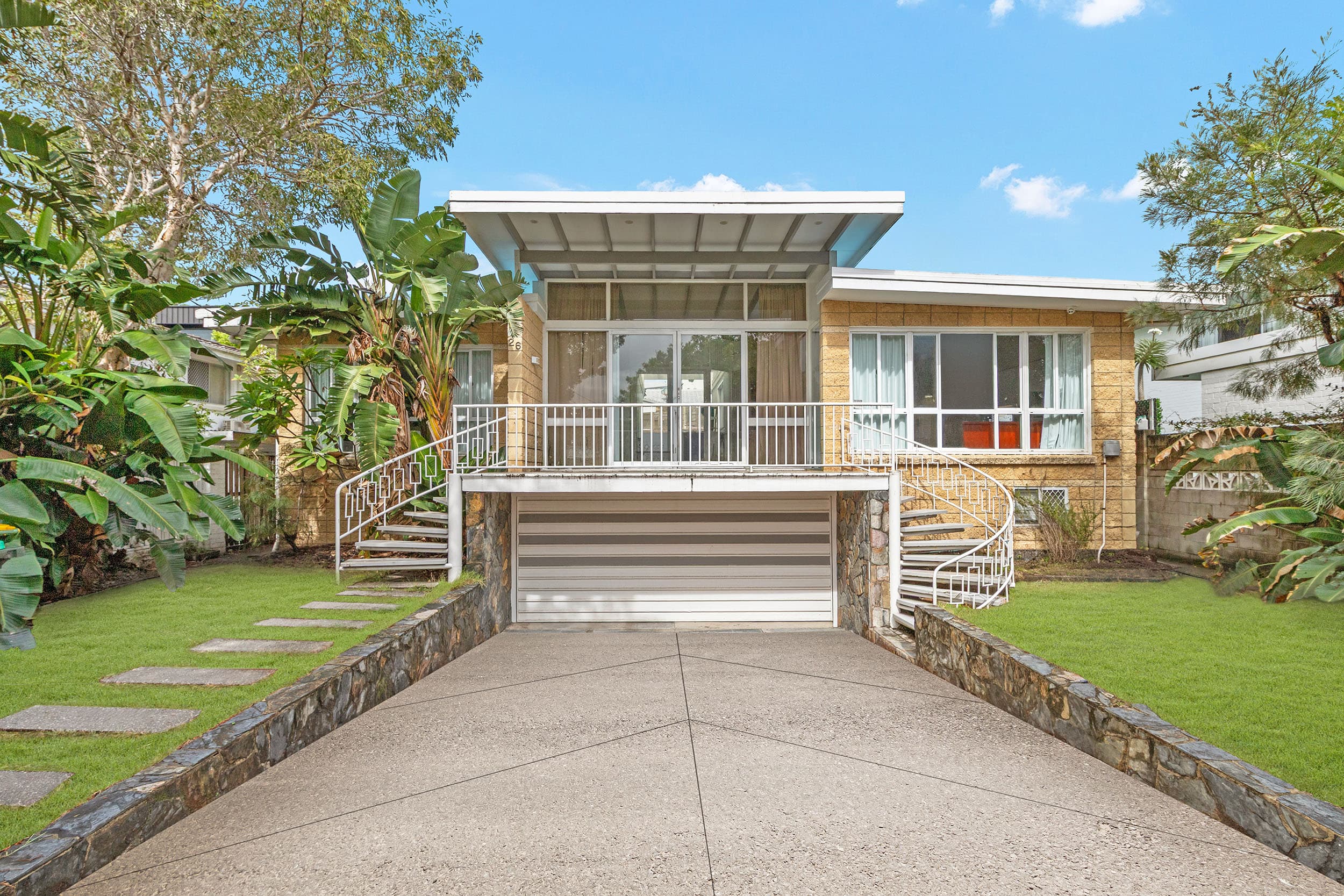 26 Seashell Avenue, Mermaid Beach — photo 1 of 5