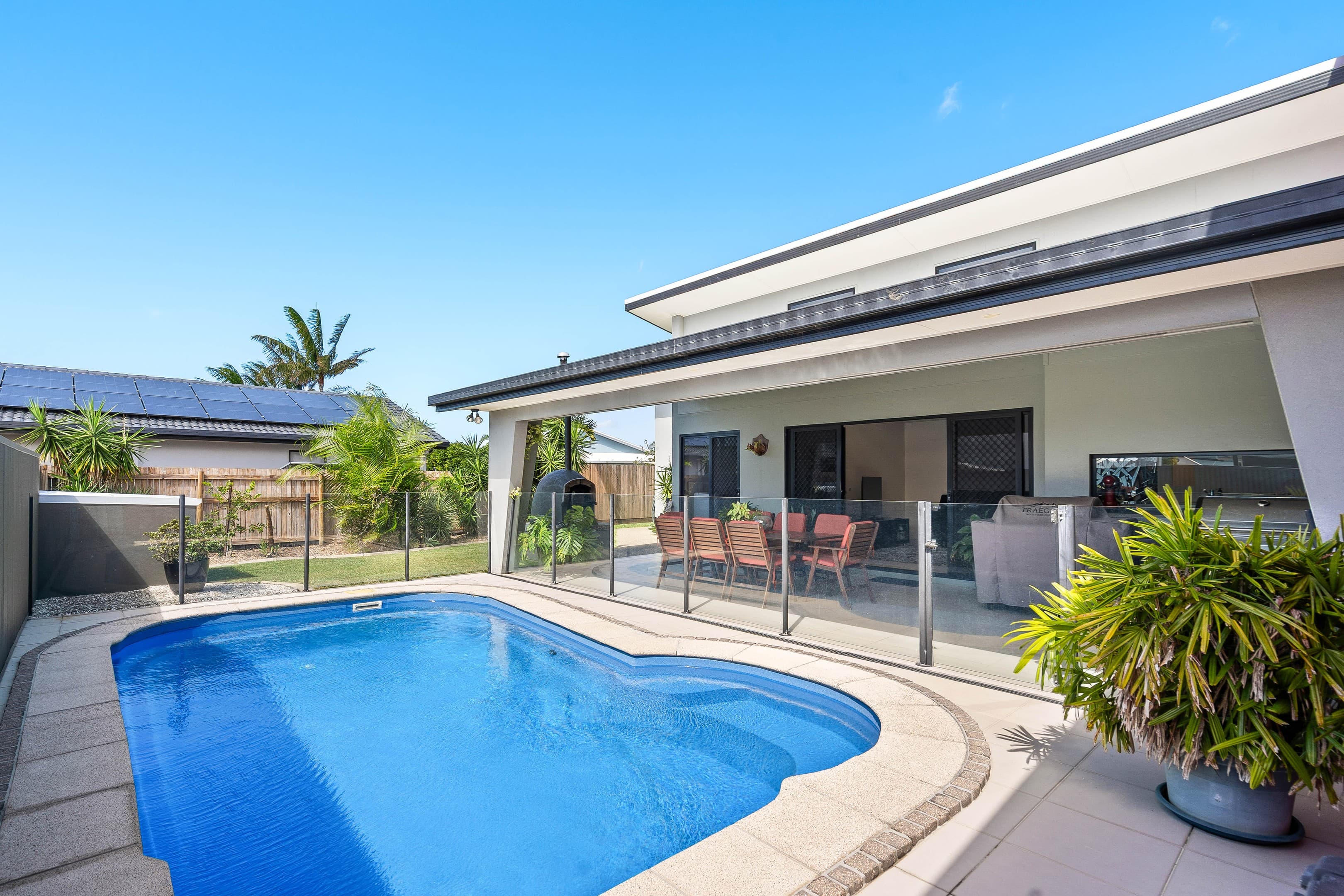 60 Victor Avenue, Glenella — photo 1 of 5