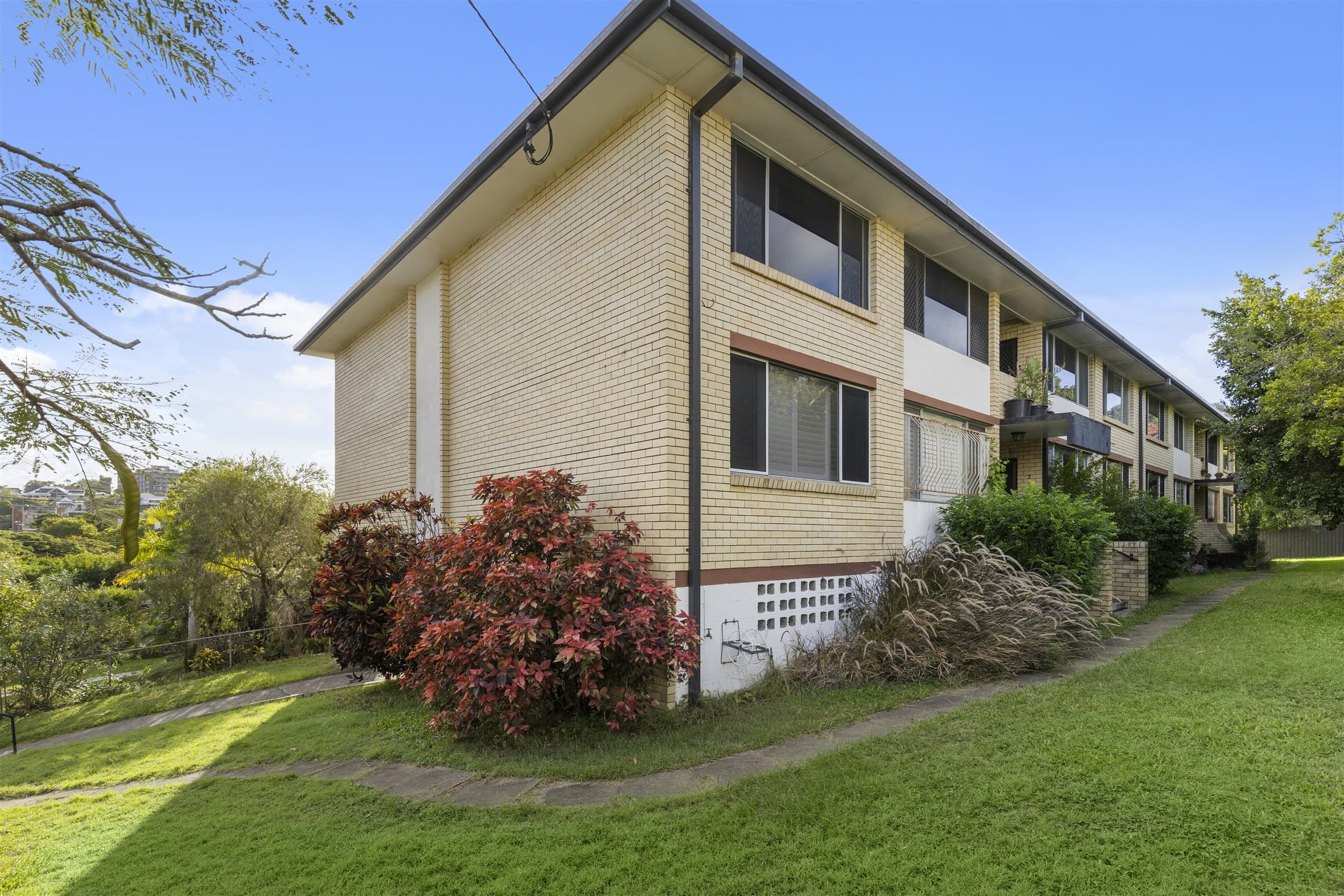 2/34 Oriel Road, Clayfield - Image 1