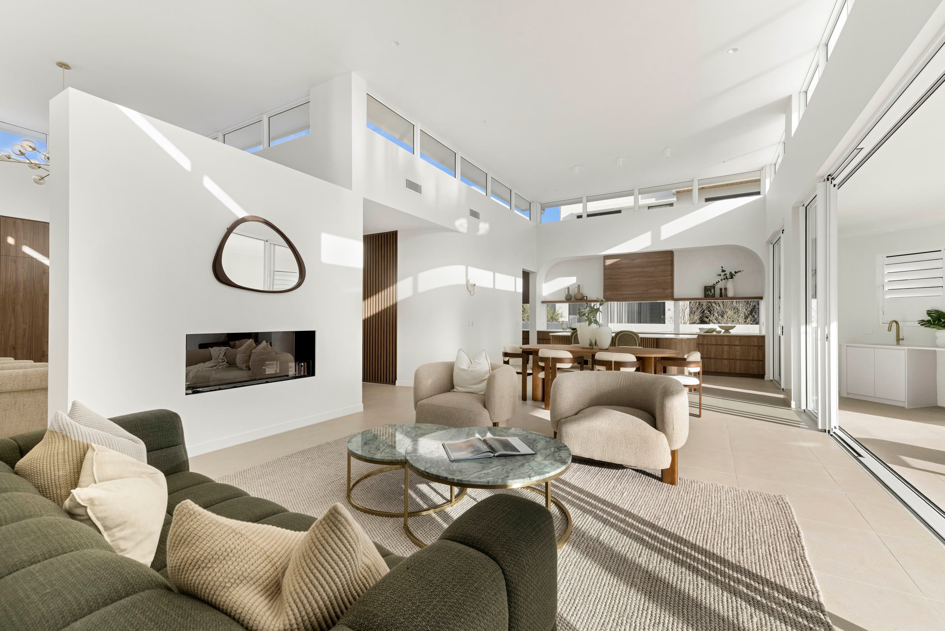 1 Crest View Key, Broadbeach Waters - Image 1
