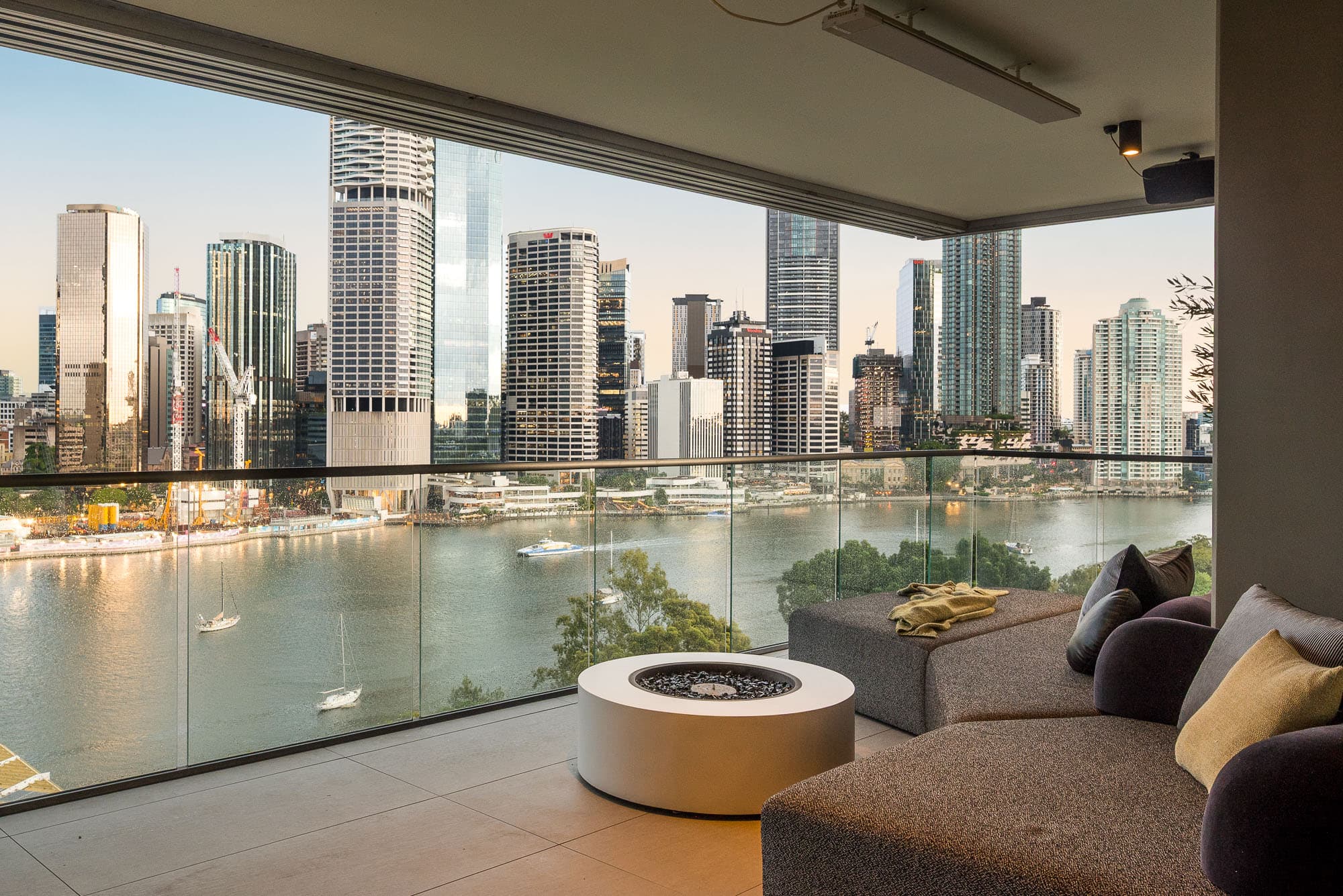 7/2 Scott Street, Kangaroo Point - Image 1