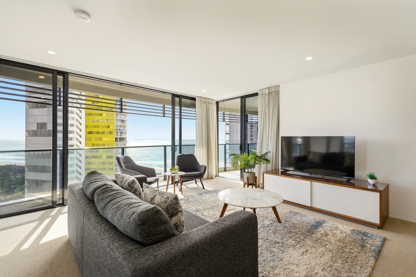 1902/1 Oracle Boulevard, Broadbeach - Image 1
