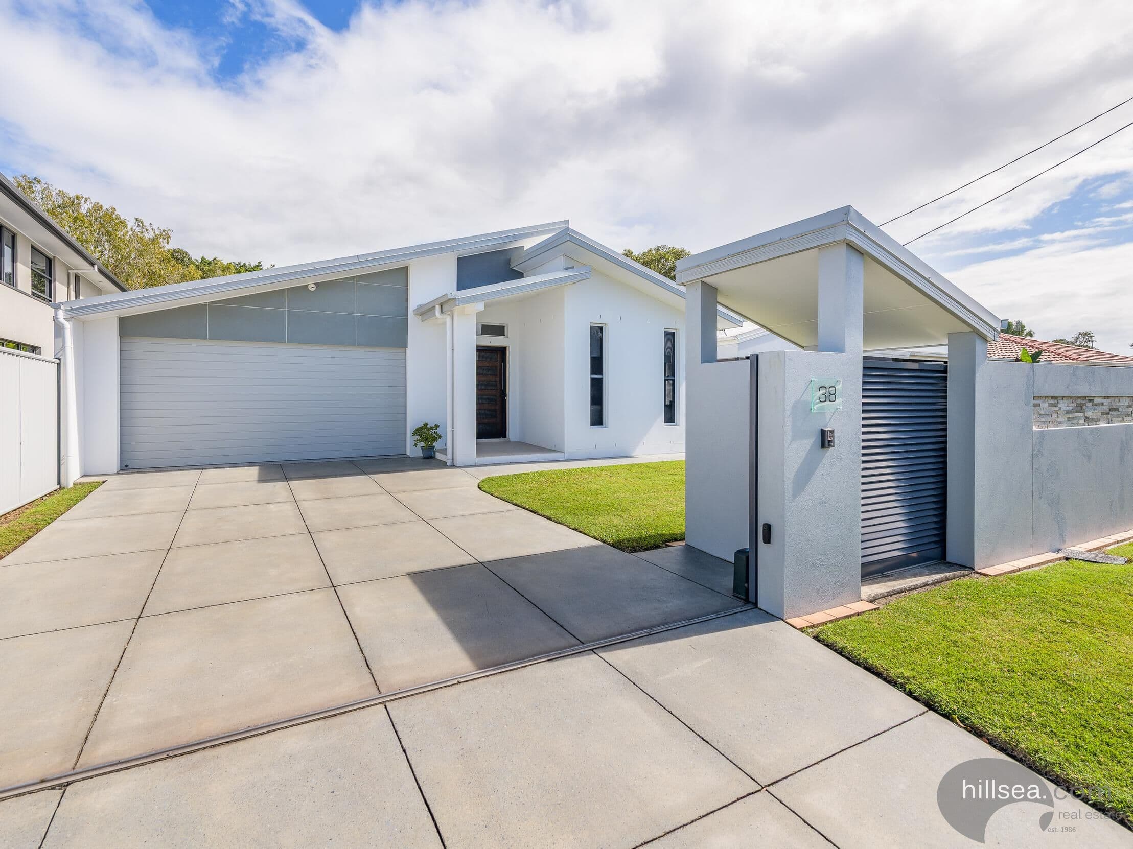 38 Deagon Drive, Runaway Bay - Image 1