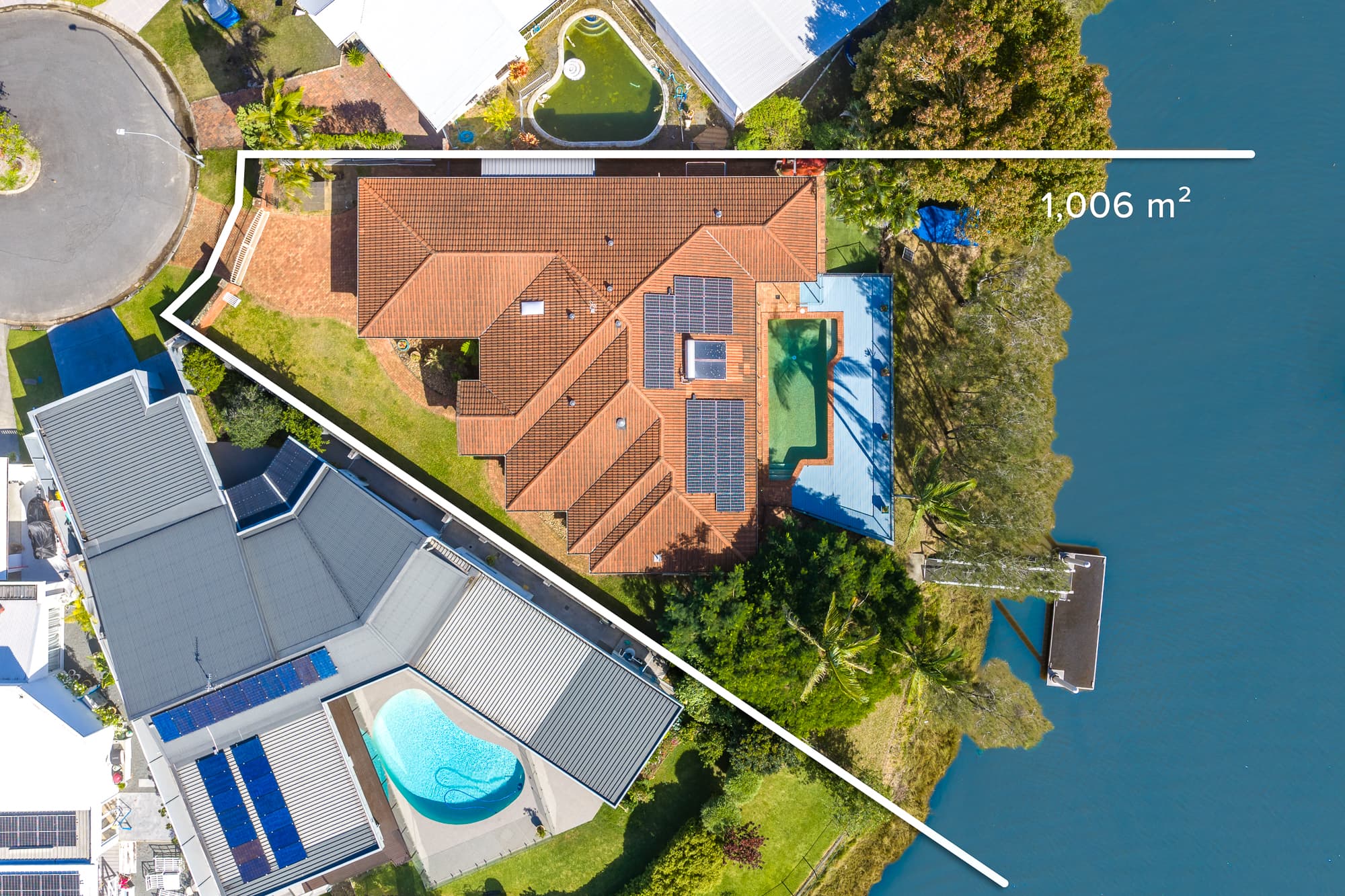 31 Gregory Drive, Carrara — photo 1 of 5