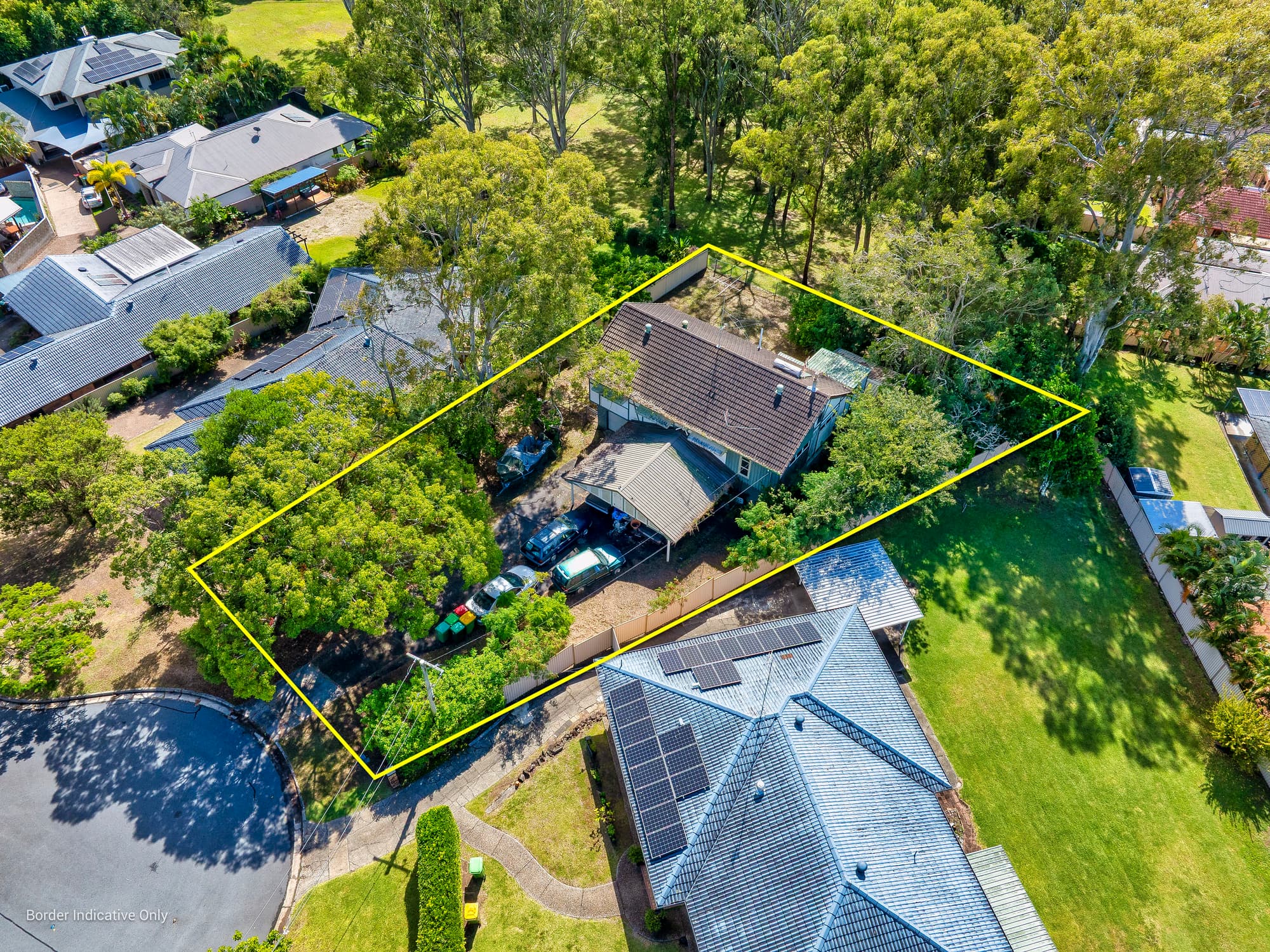 8 Penamber Court, Benowa — photo 1 of 5