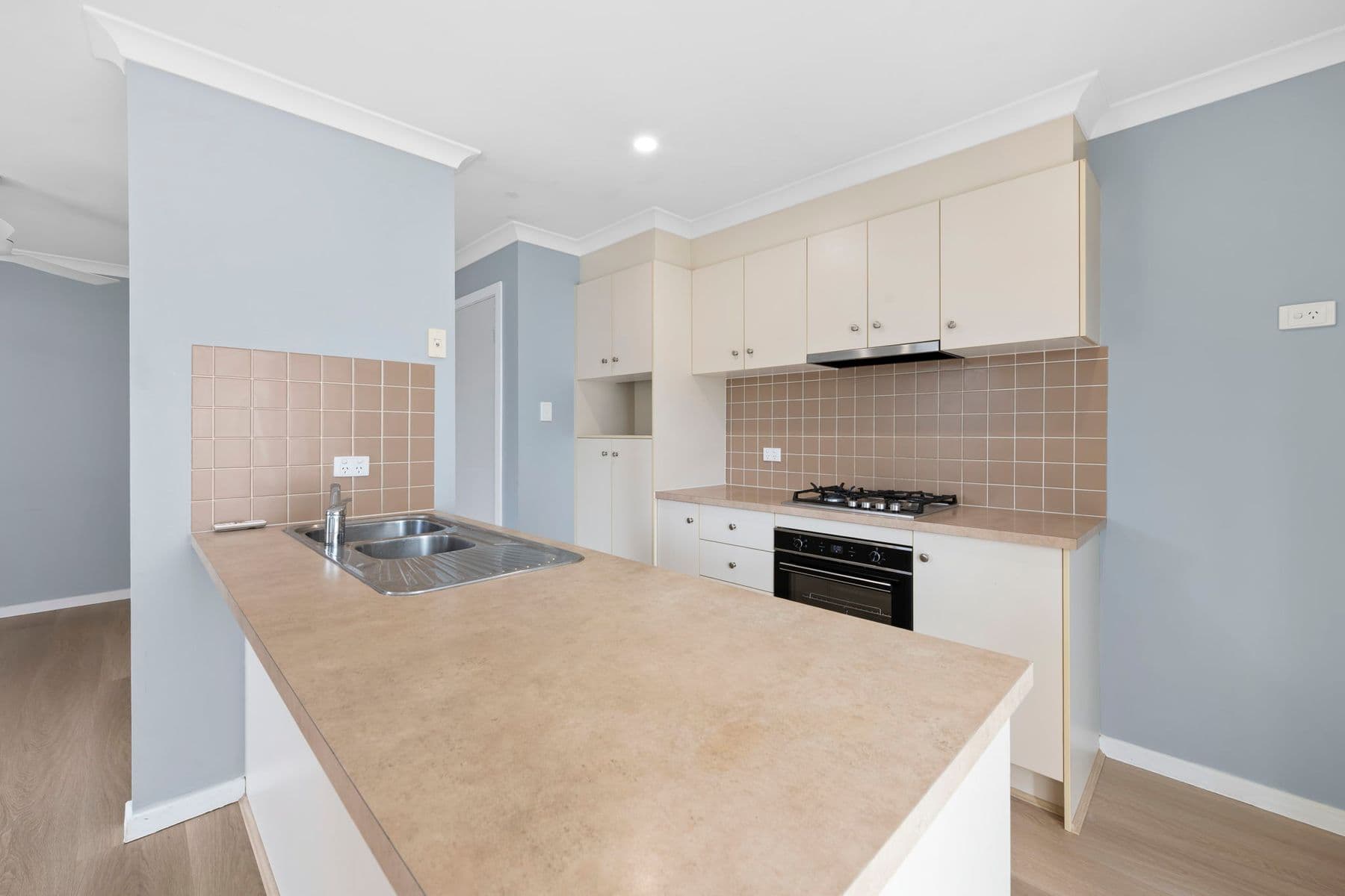 4/36 Seashell Avenue, Coomera — photo 1 of 5