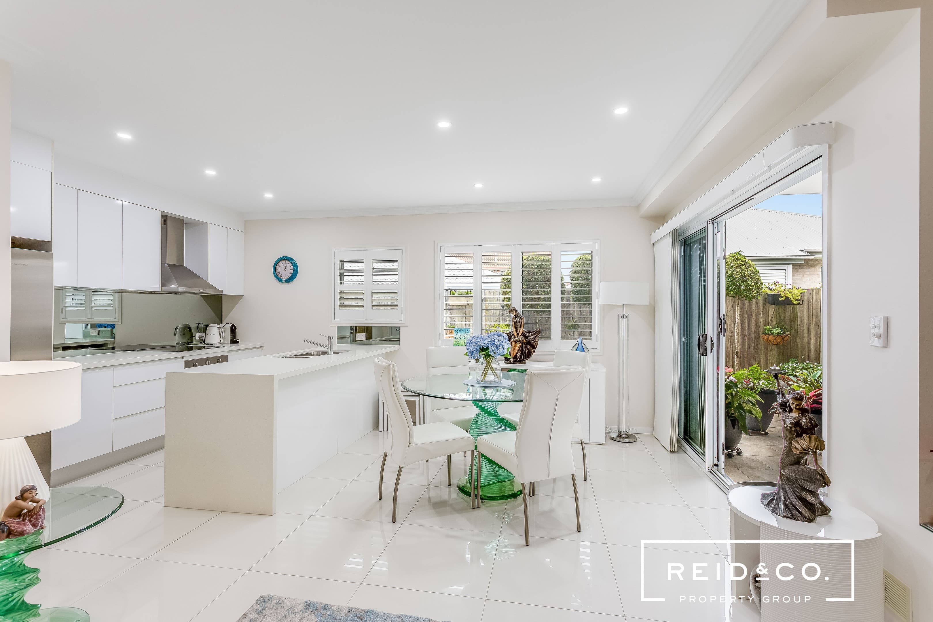 2/15 Landsborough Avenue, Scarborough — photo 1 of 5