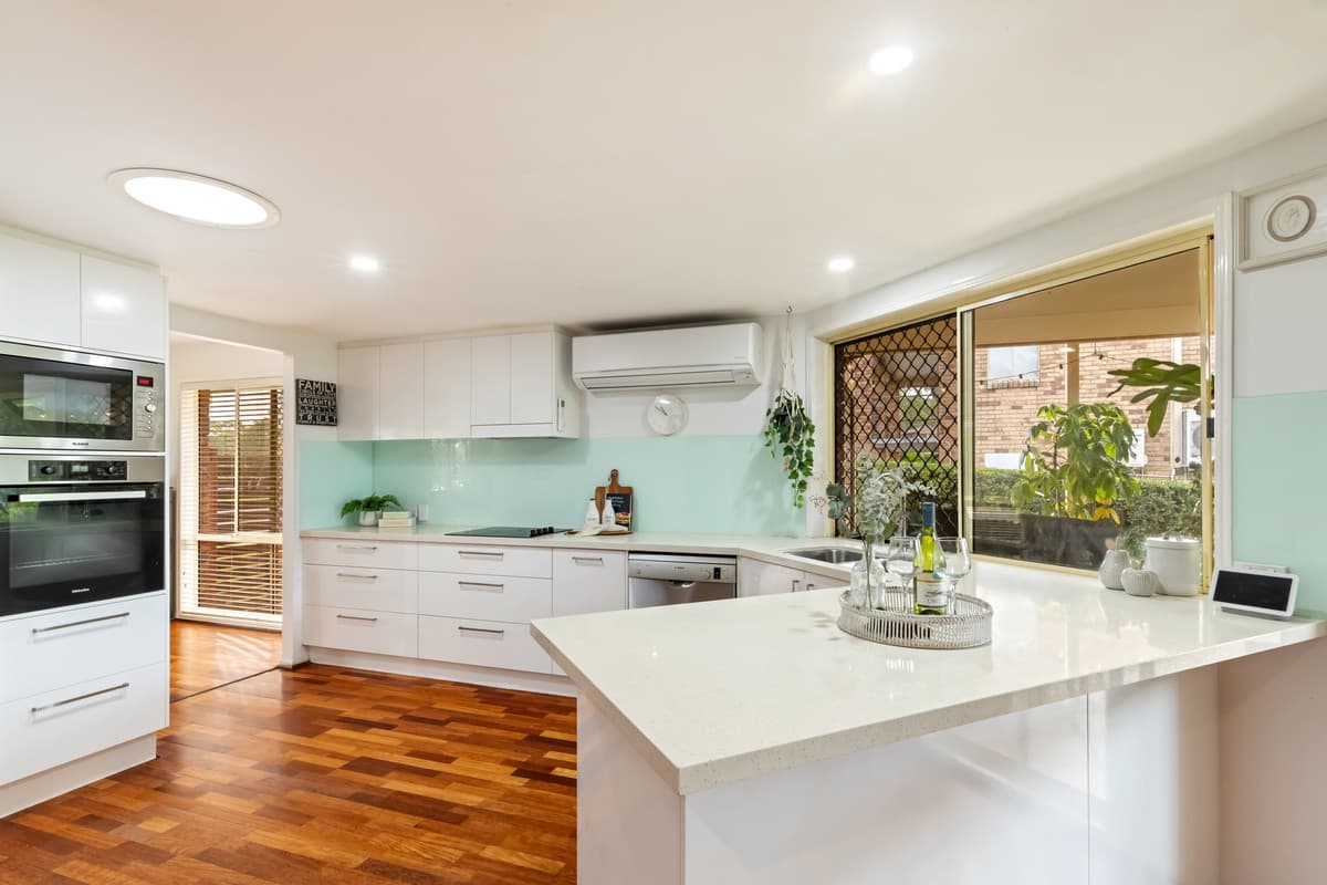 19 Paraburdoo Crescent, Shailer Park — photo 2 of 5