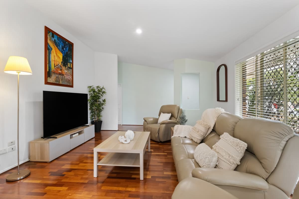 19 Paraburdoo Crescent, Shailer Park — photo 4 of 5