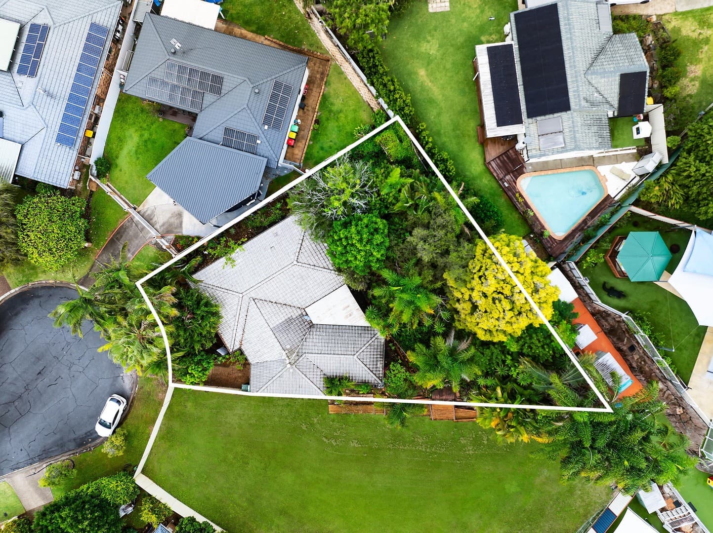 8 Kenley Court, Carrara — photo 1 of 5