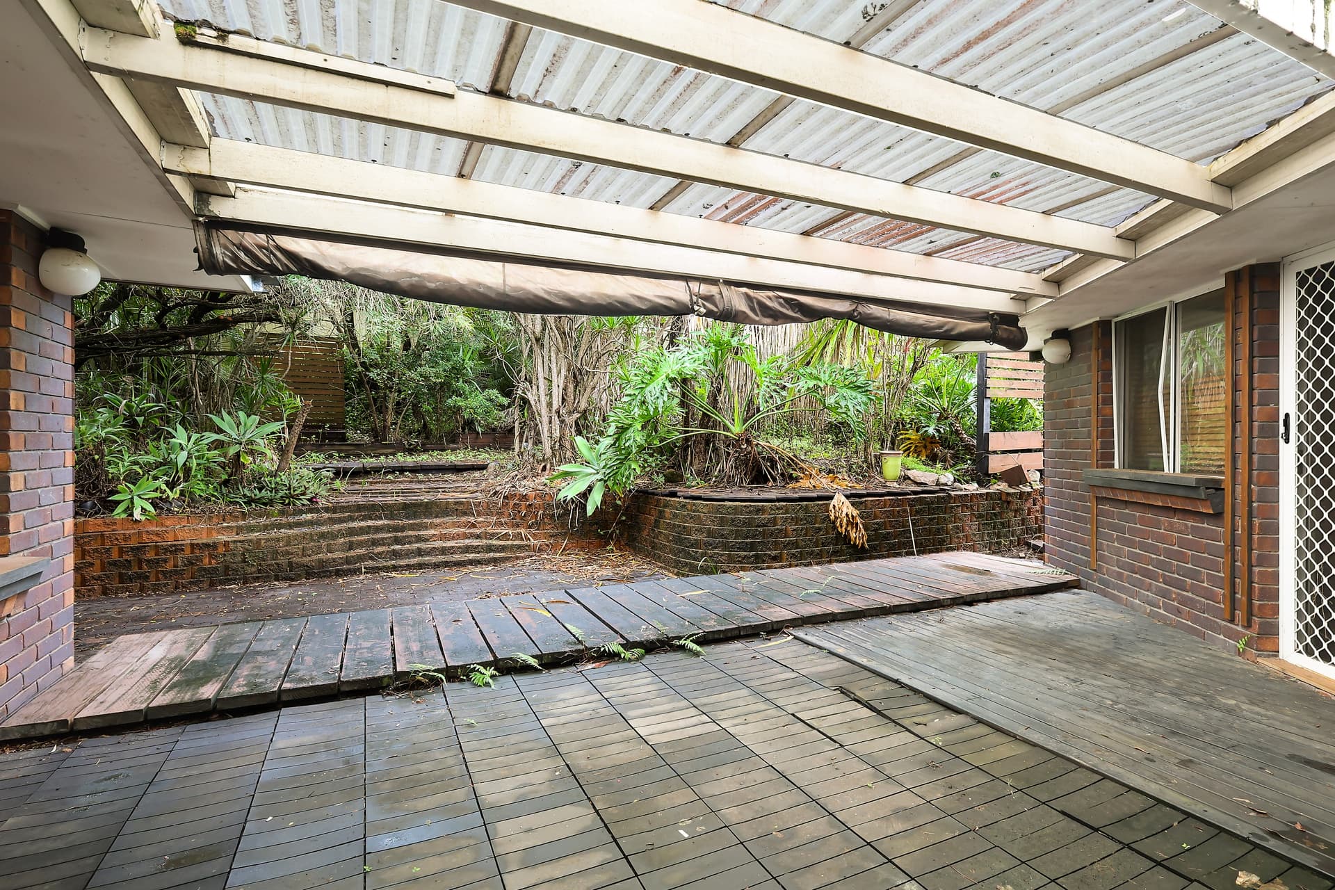 8 Kenley Court, Carrara — photo 4 of 5