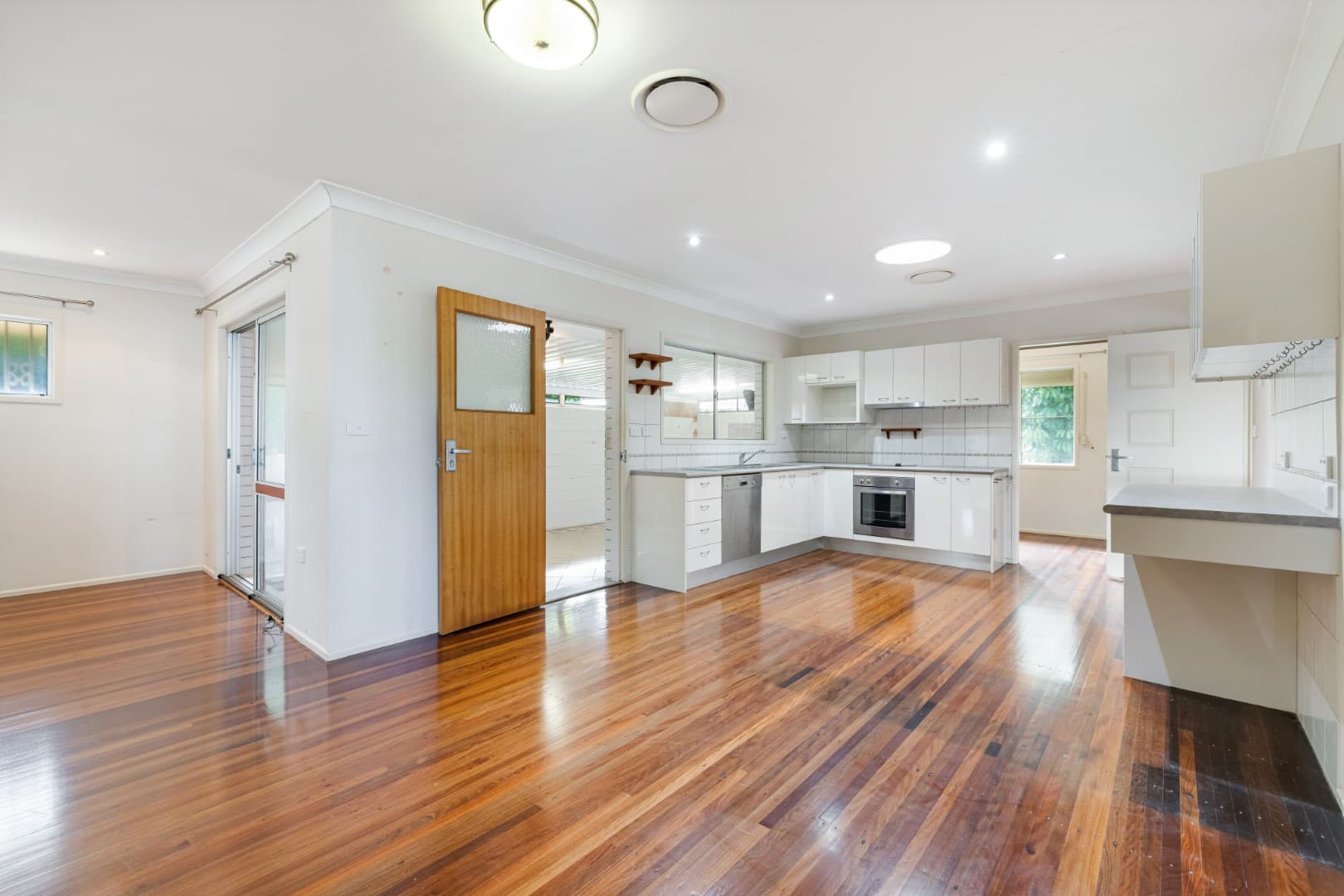 5 Wyreema Terrace, Caloundra — photo 4 of 5