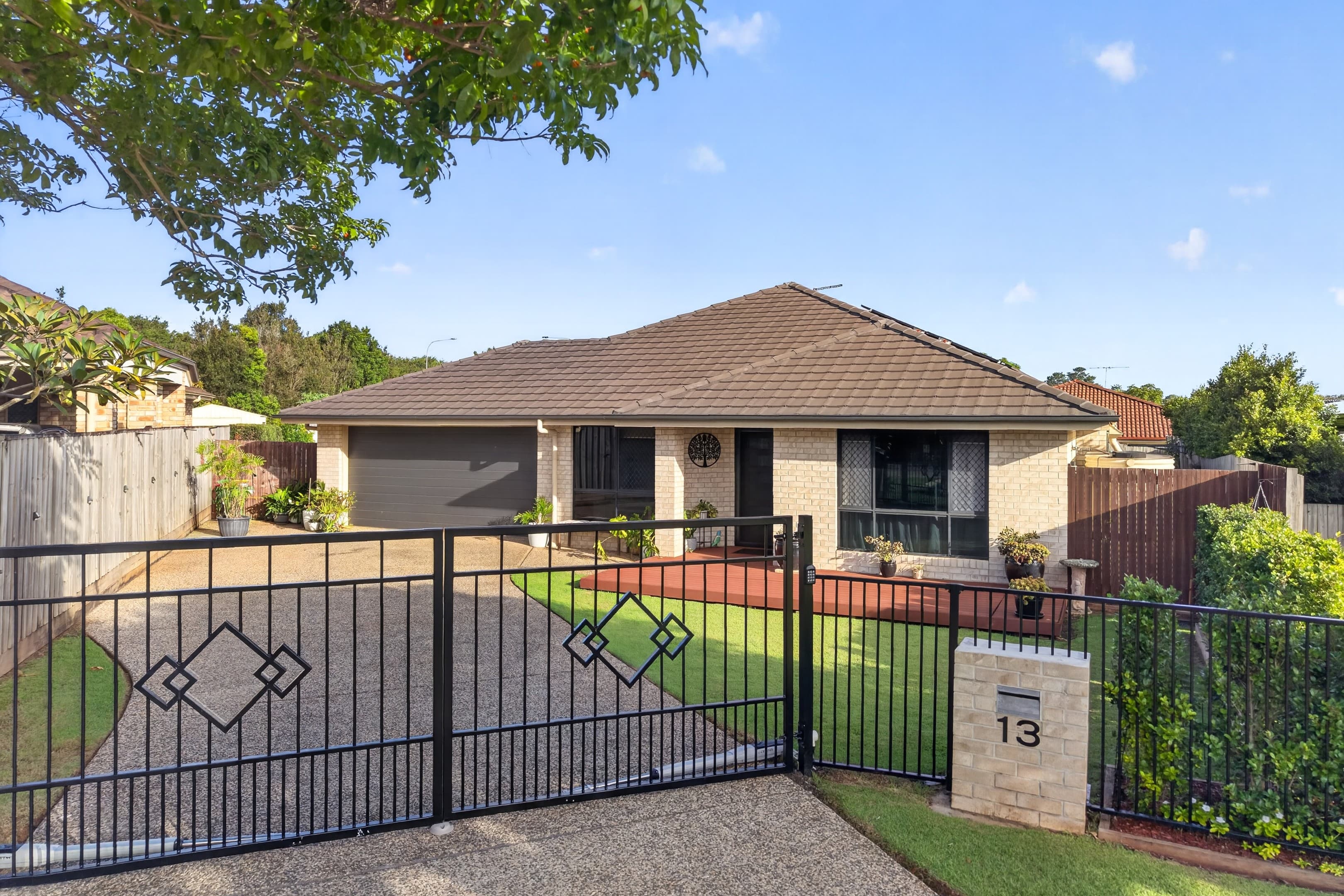 13 Daly Place, Redland Bay — photo 3 of 5