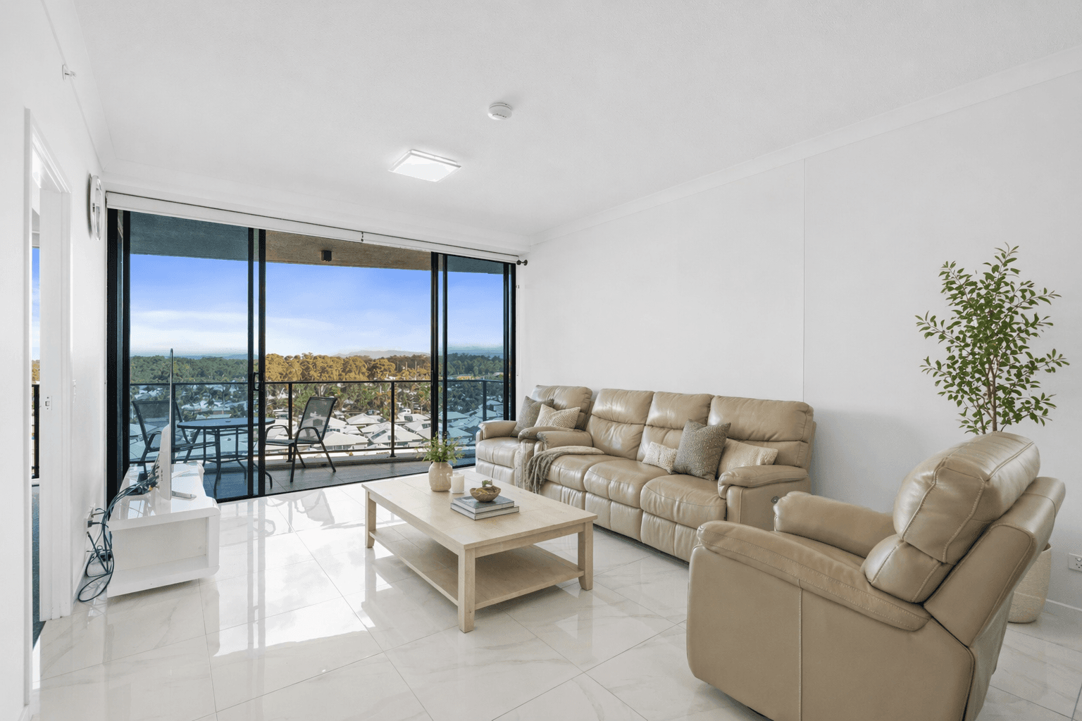3610/5 Harbour Side Court, Biggera Waters - Image 1