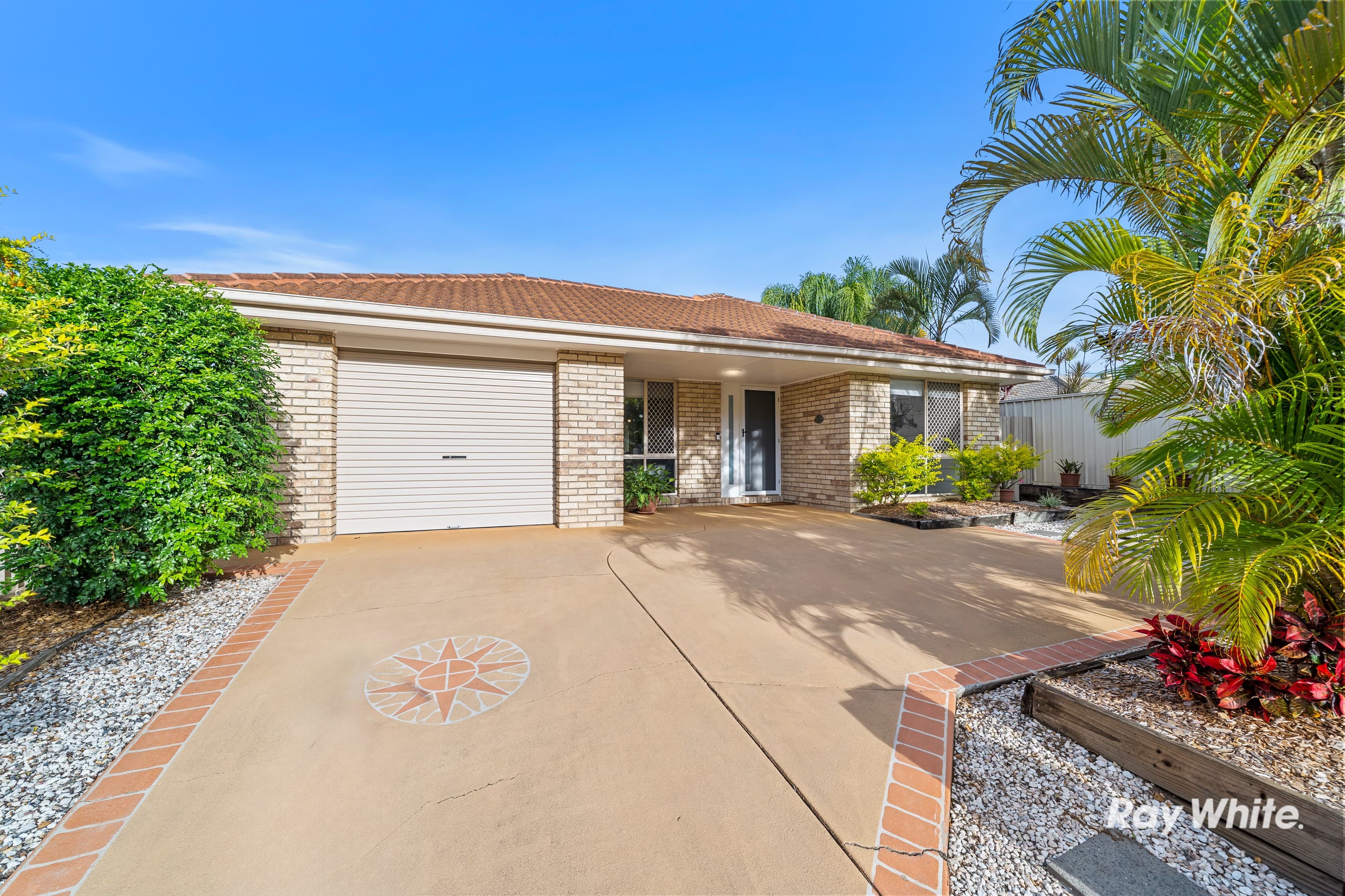 27 Regency Drive, Regents Park — photo 1 of 5