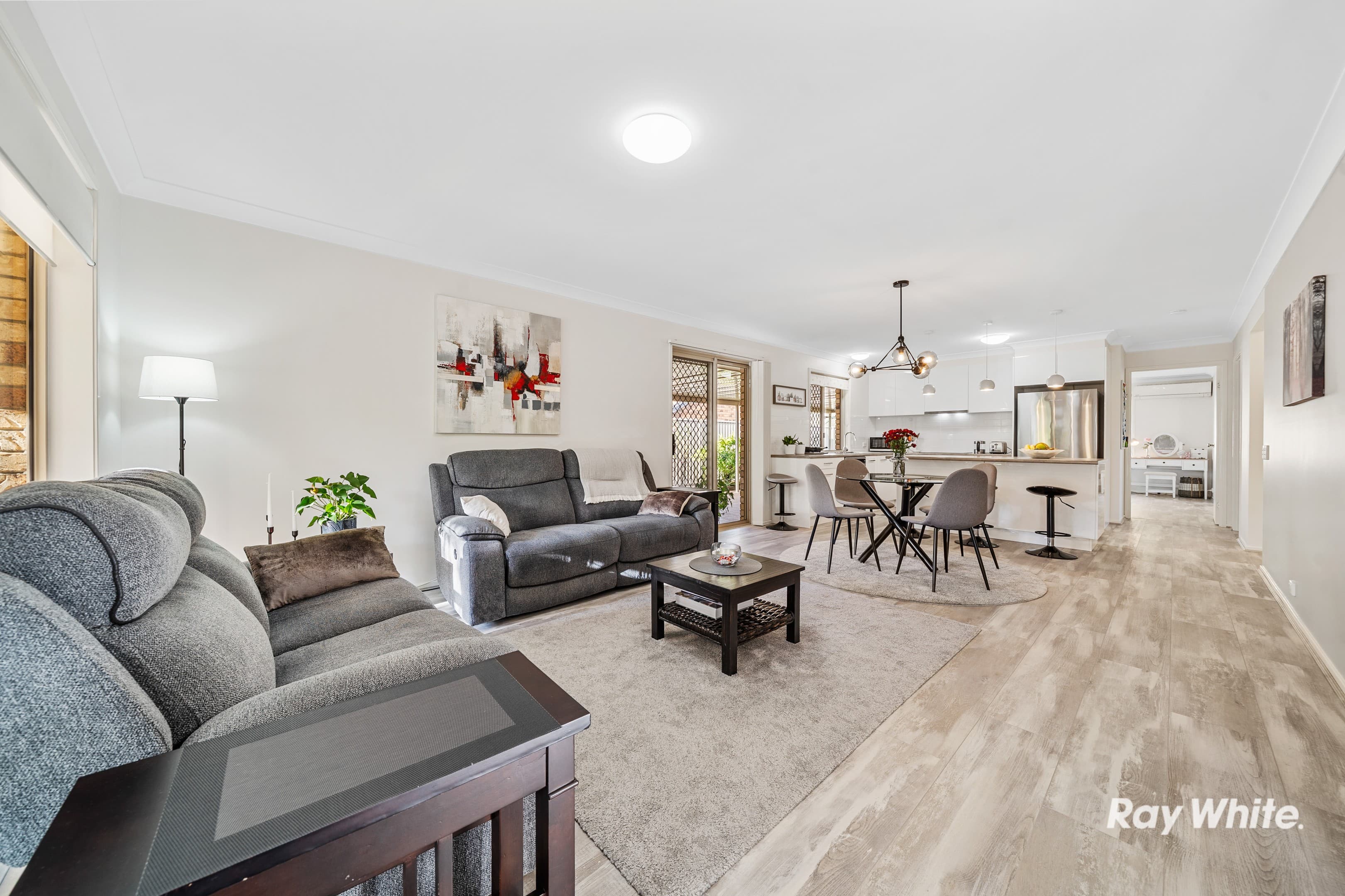 27 Regency Drive, Regents Park — photo 2 of 5
