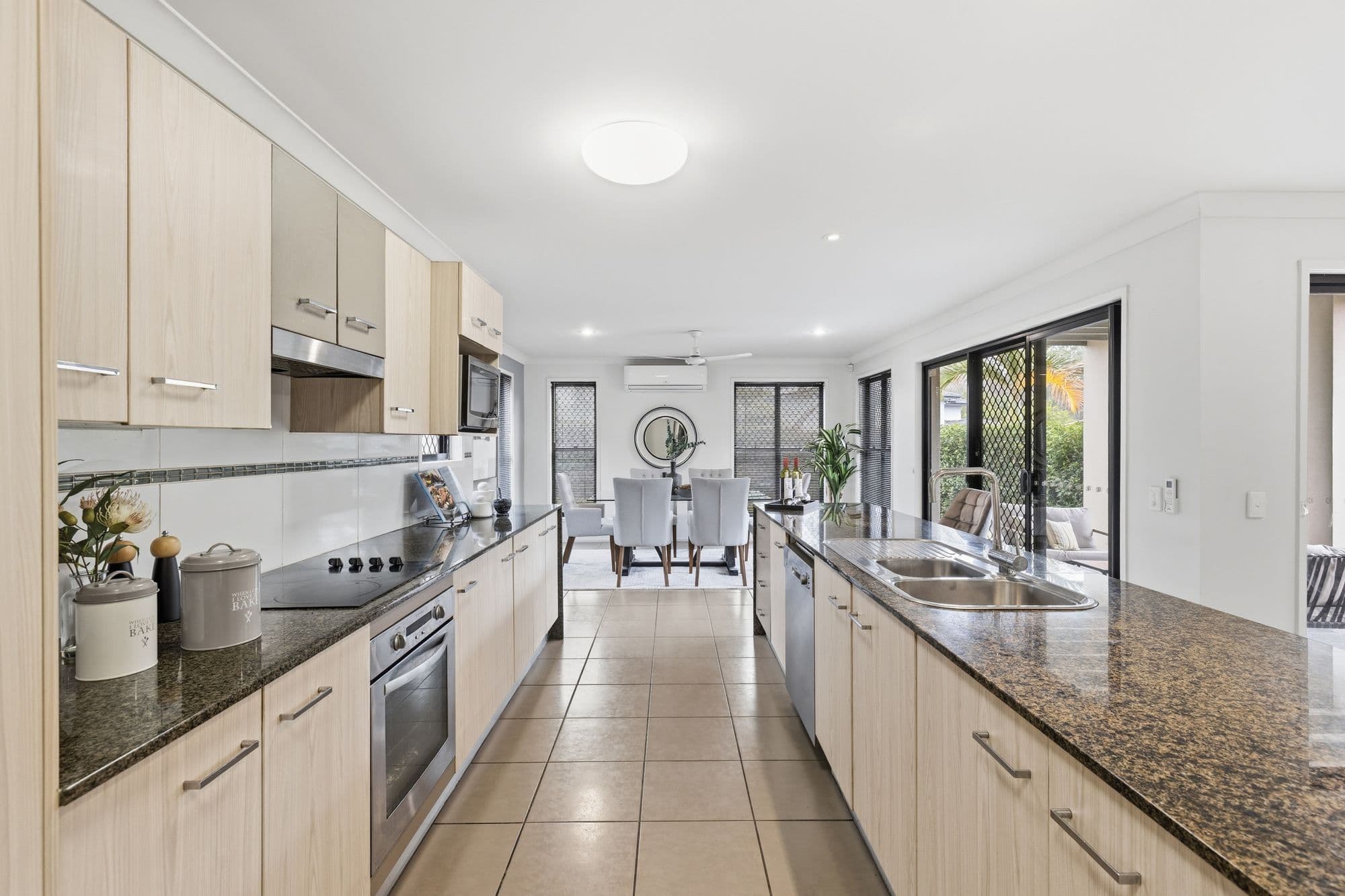 5 Watheroo Place, Parkinson — photo 2 of 5