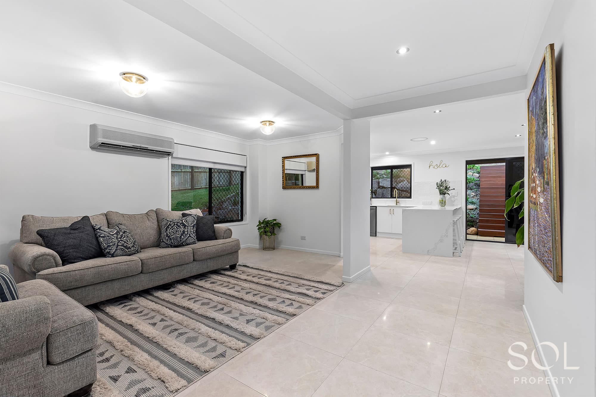 12 Georgette Court, Eatons Hill — photo 2 of 5
