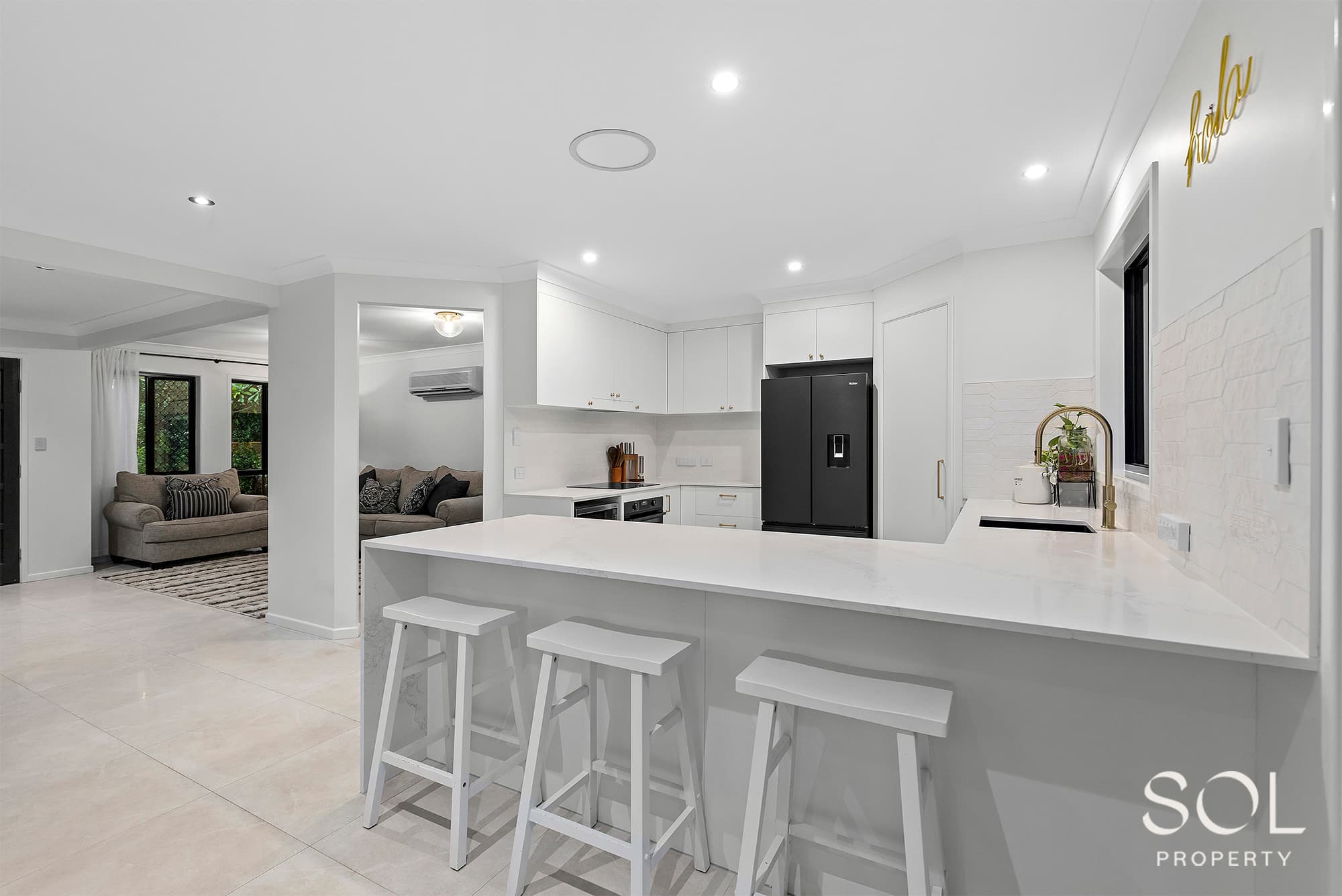 12 Georgette Court, Eatons Hill — photo 3 of 5