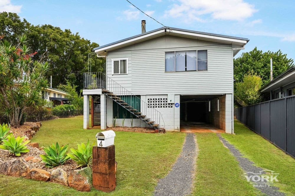 4 Mcintyre Street, Centenary Heights — photo 1 of 10