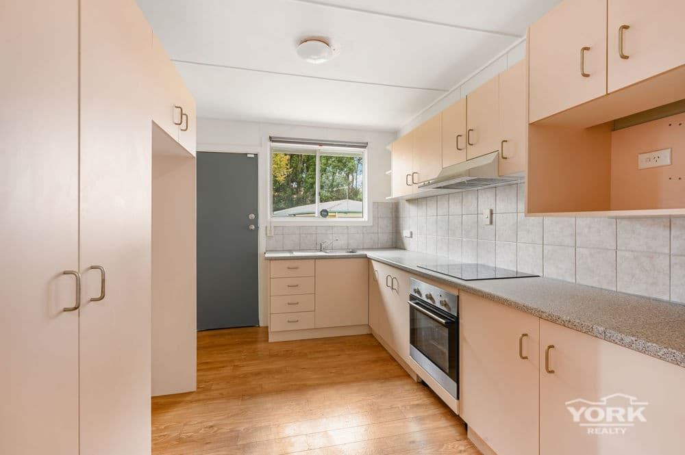 4 Mcintyre Street, Centenary Heights — photo 3 of 10