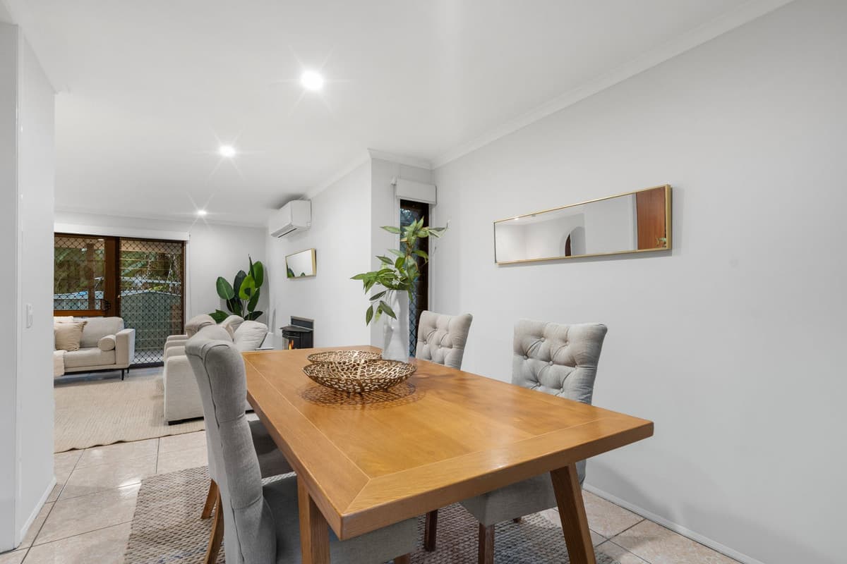 20 Juanita Grove, Springwood — photo 4 of 5