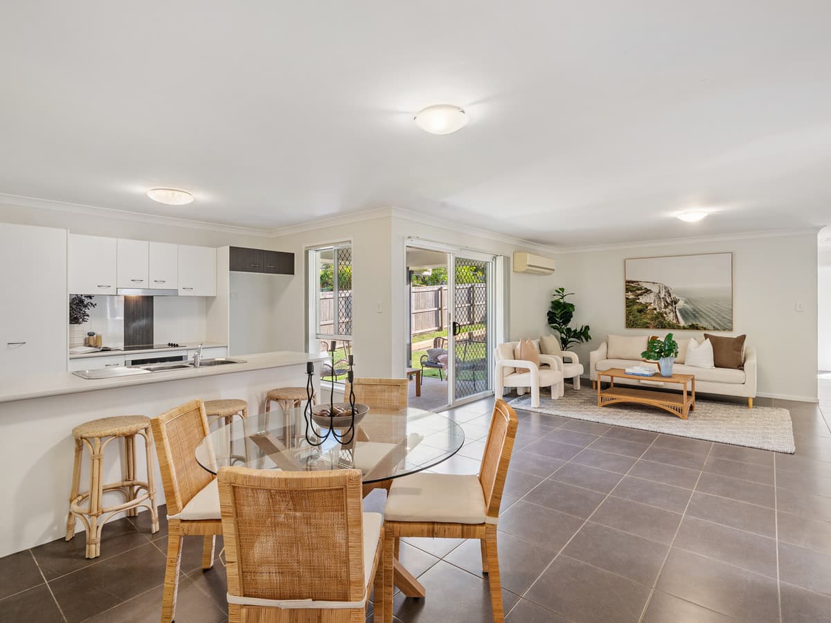 1 Saint Bees Close, Redland Bay — photo 2 of 5