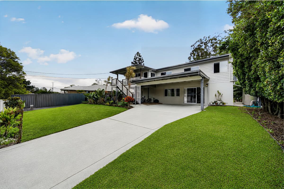 16 Darren Drive, Slacks Creek — photo 2 of 5