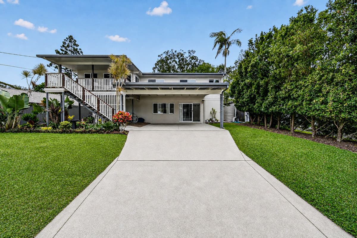 16 Darren Drive, Slacks Creek — photo 3 of 5