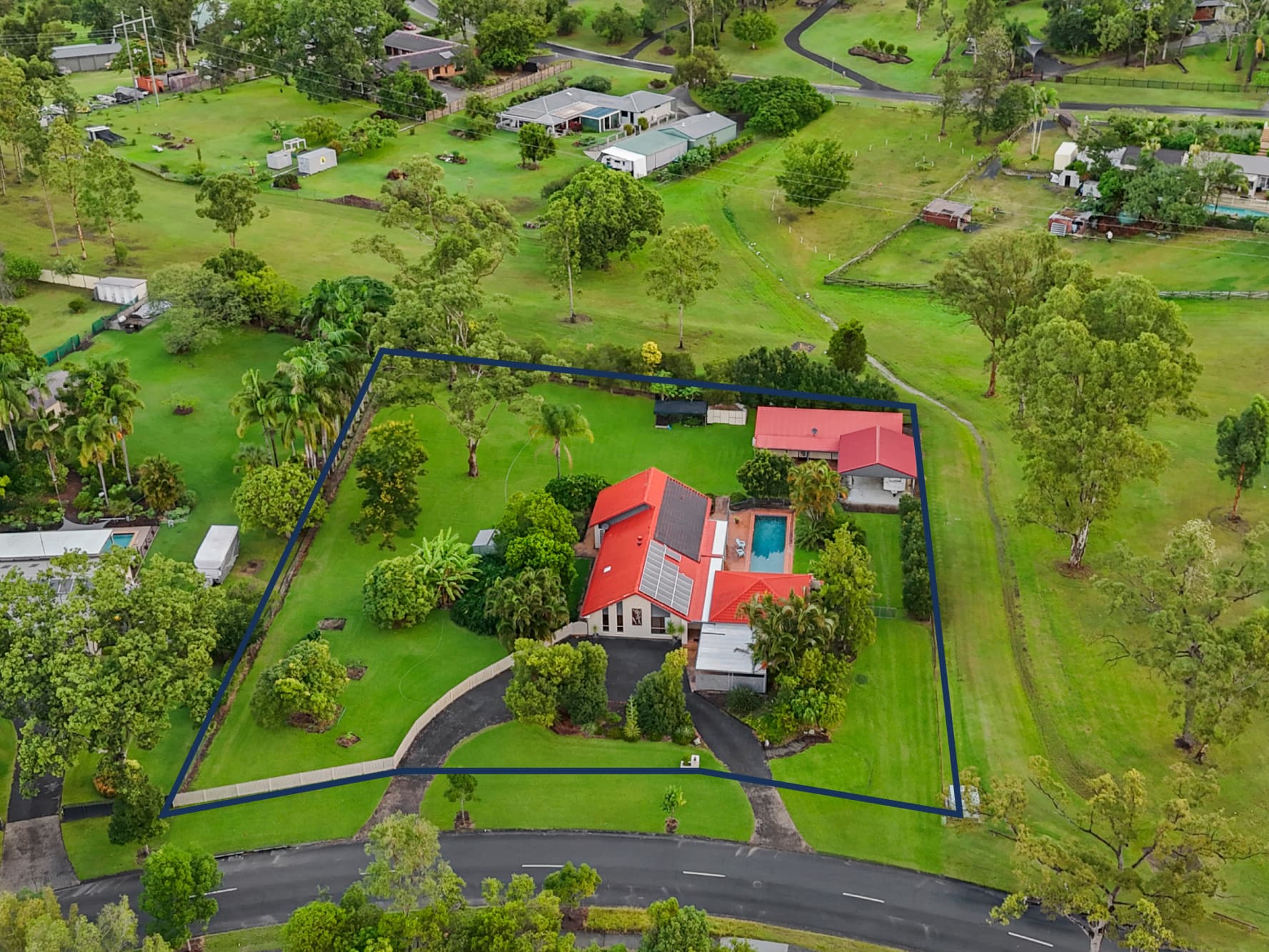 9 Riversdale Road, Oxenford — photo 1 of 5
