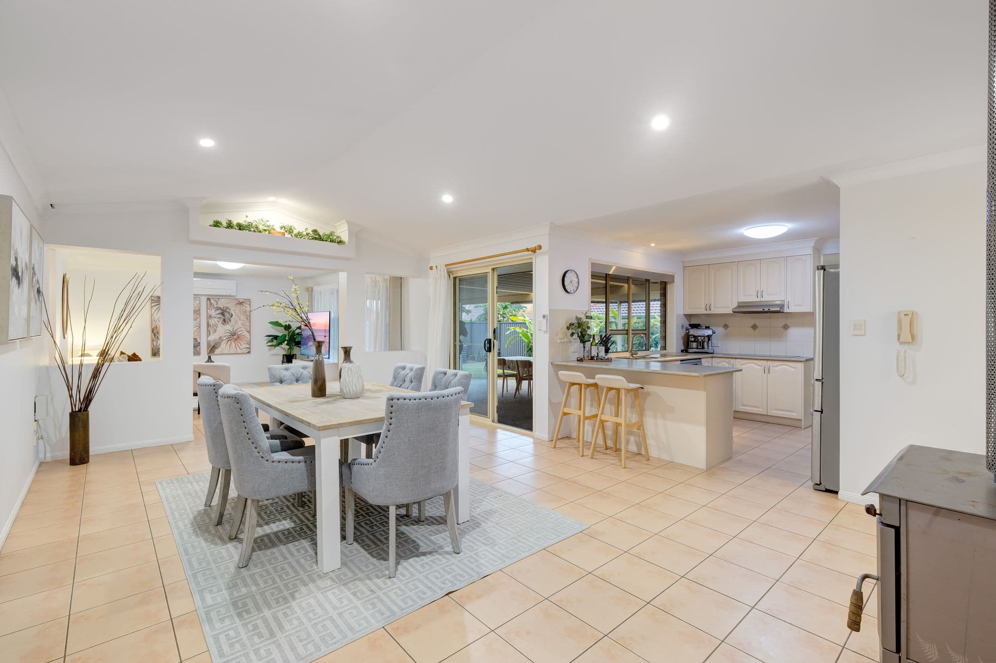 19 Bellfield Crescent, Parkinson — photo 2 of 5