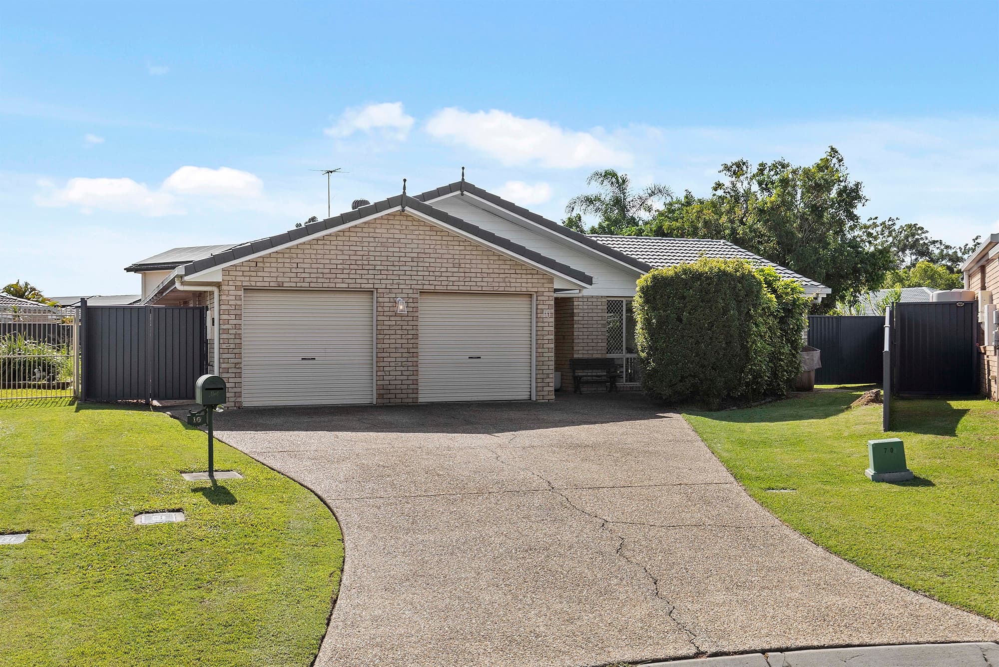 10 Mallee Court, Bridgeman Downs — photo 2 of 5