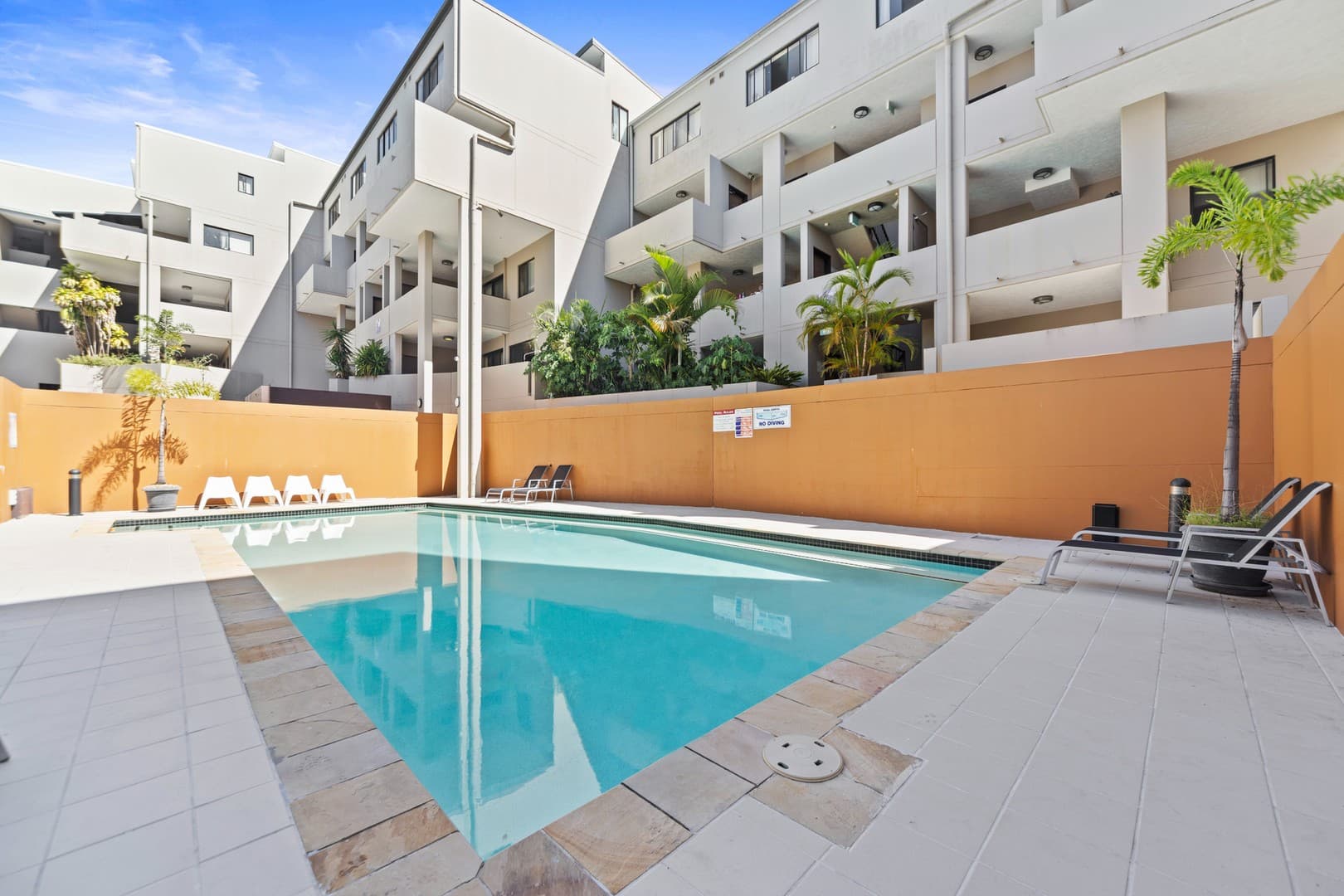 9/1848 Logan Road, Upper Mount Gravatt - Image 1