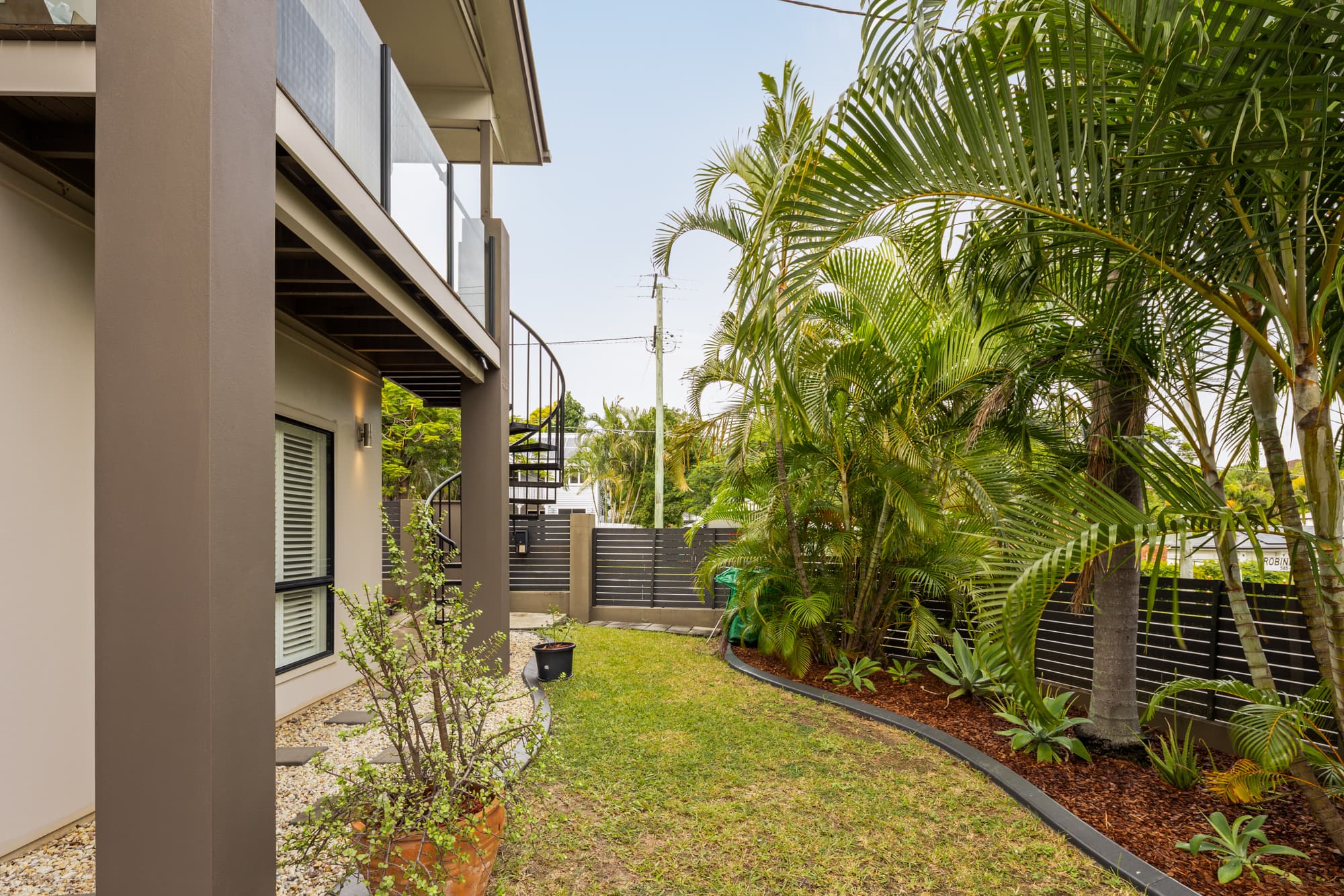 585 Robinson Road West, Aspley — photo 4 of 5