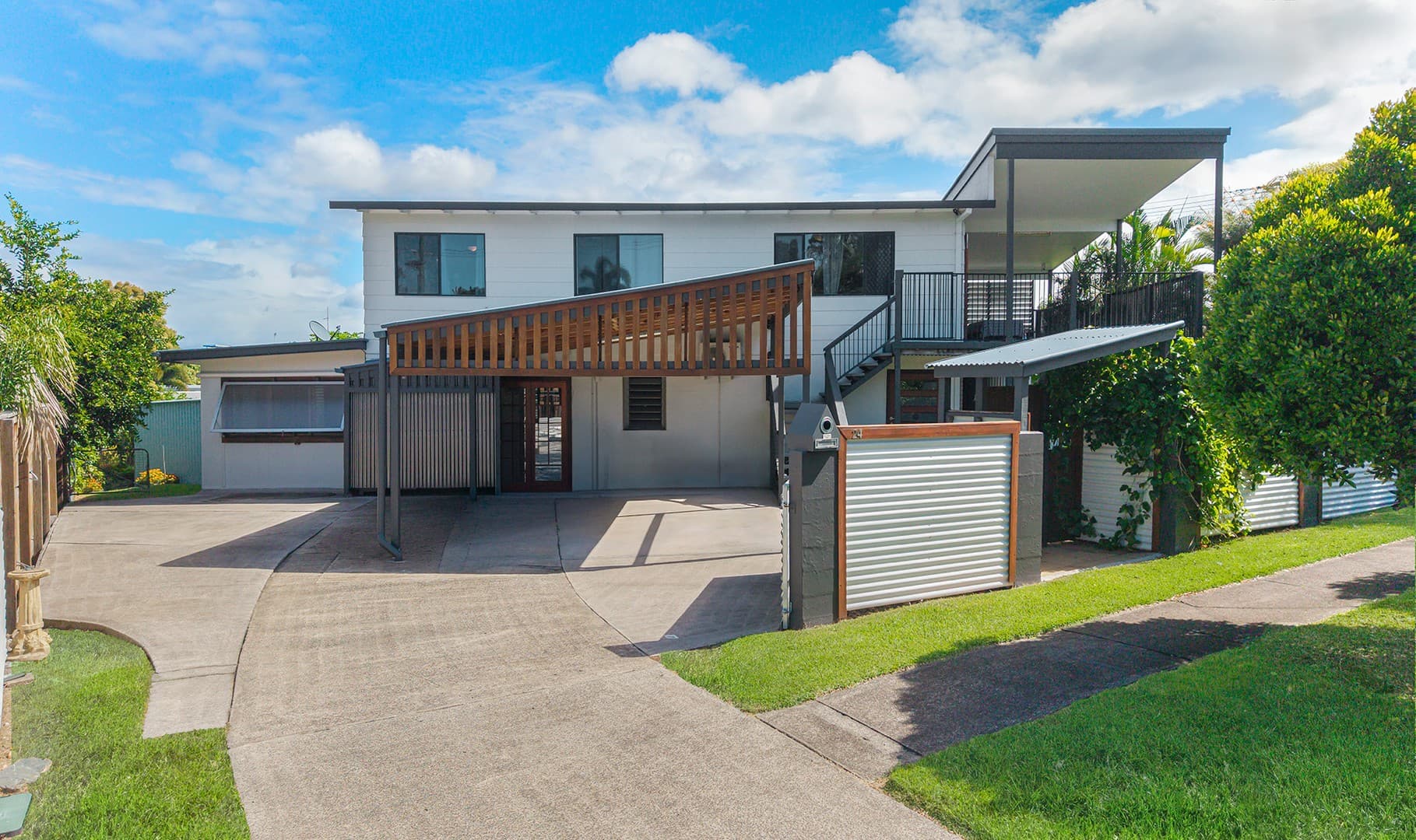 24 Palm Drive, Mooloolaba — photo 1 of 21