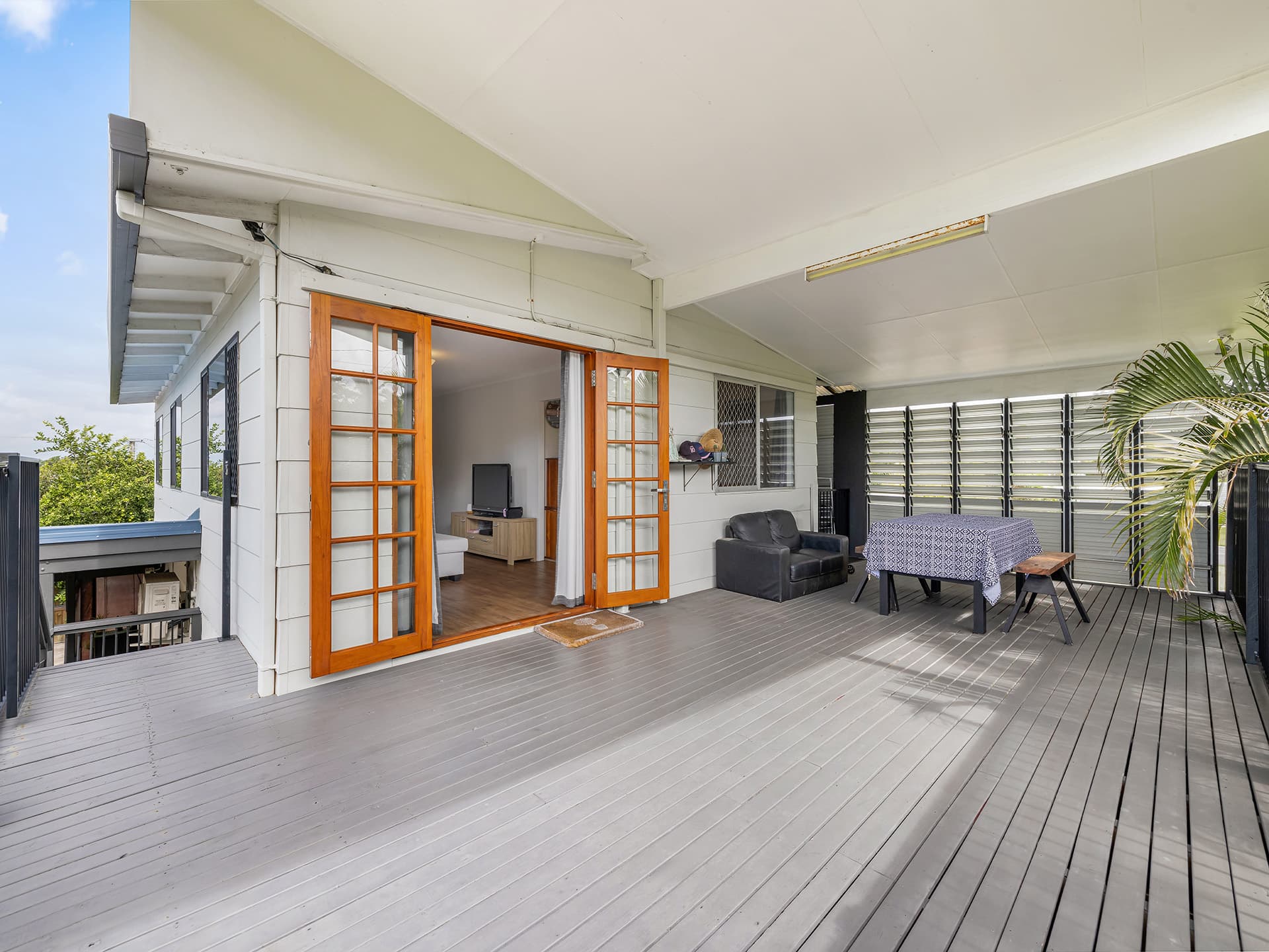 24 Palm Drive, Mooloolaba — photo 3 of 21