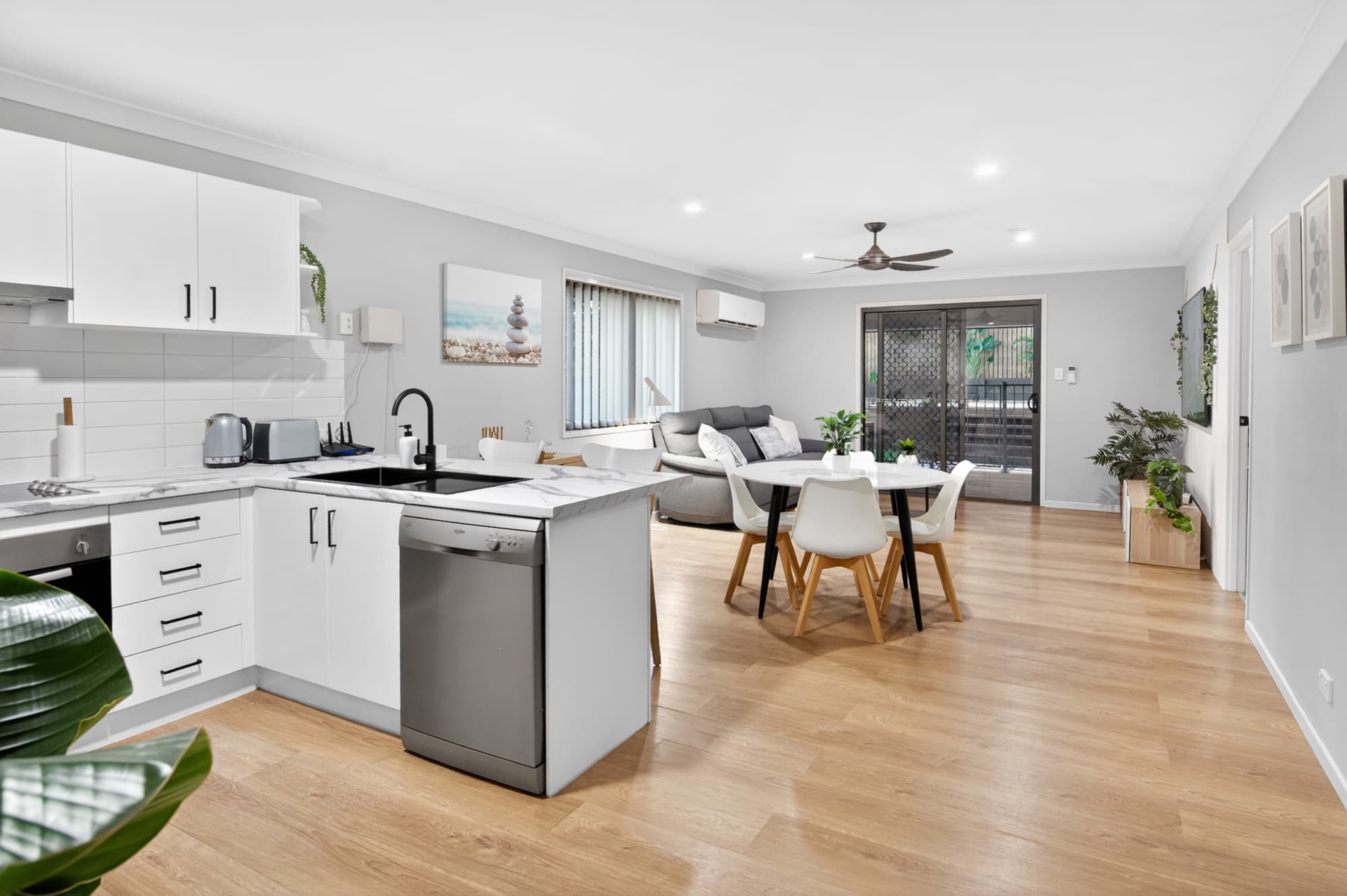 6 Hanover Drive, Pimpama — photo 3 of 5