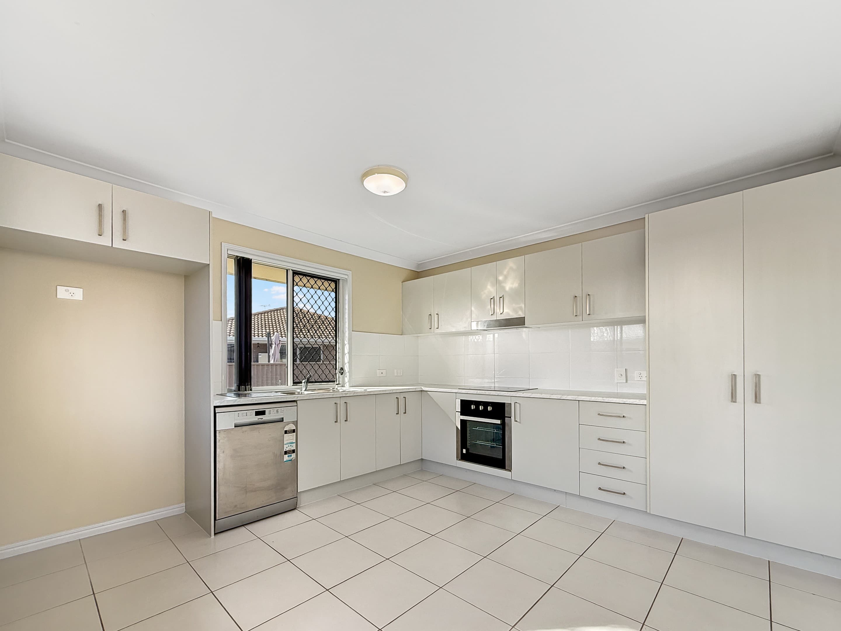 4 Semph Crescent, Laidley North — photo 2 of 5