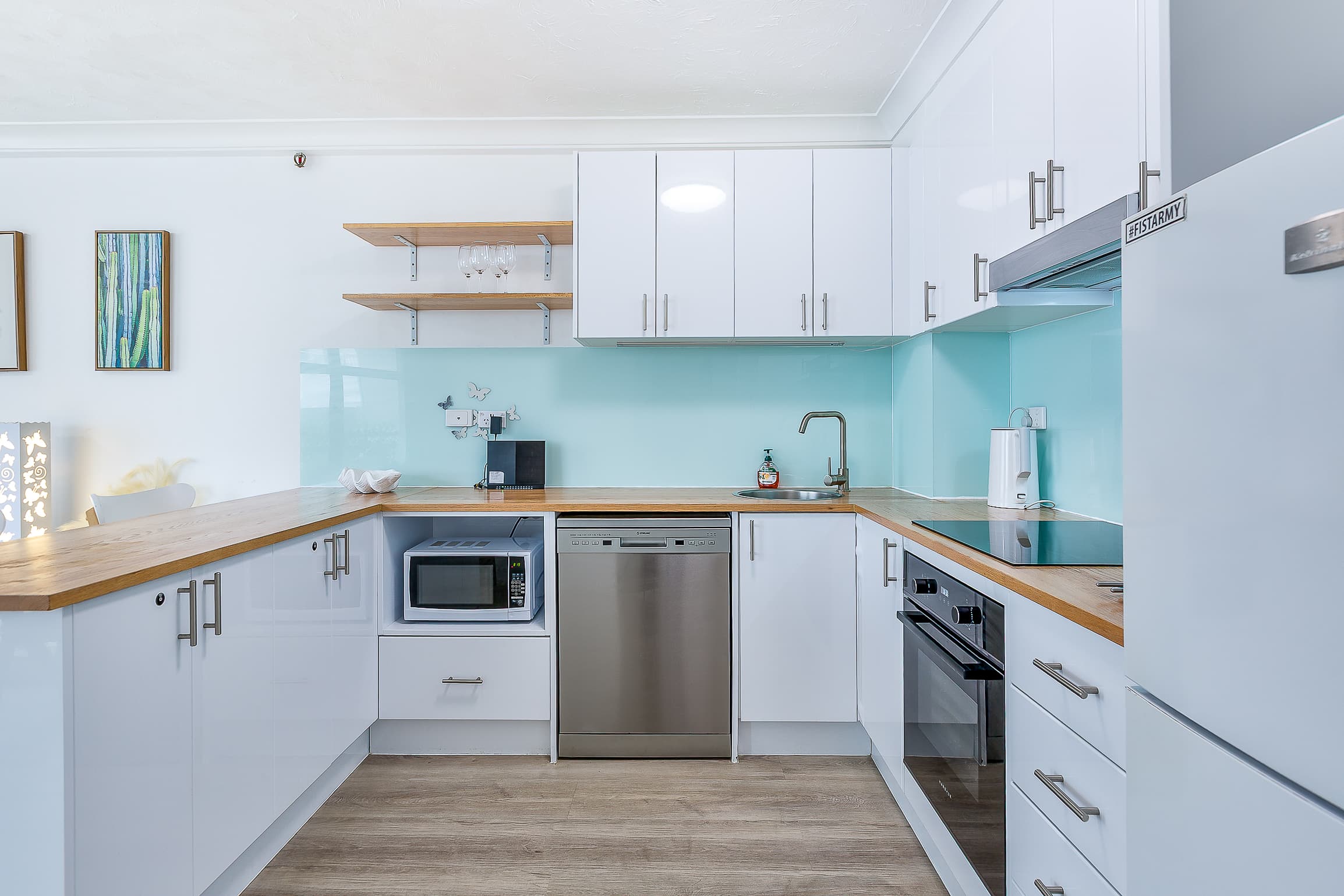 311/18 Hanlan Street, Surfers Paradise — photo 3 of 5