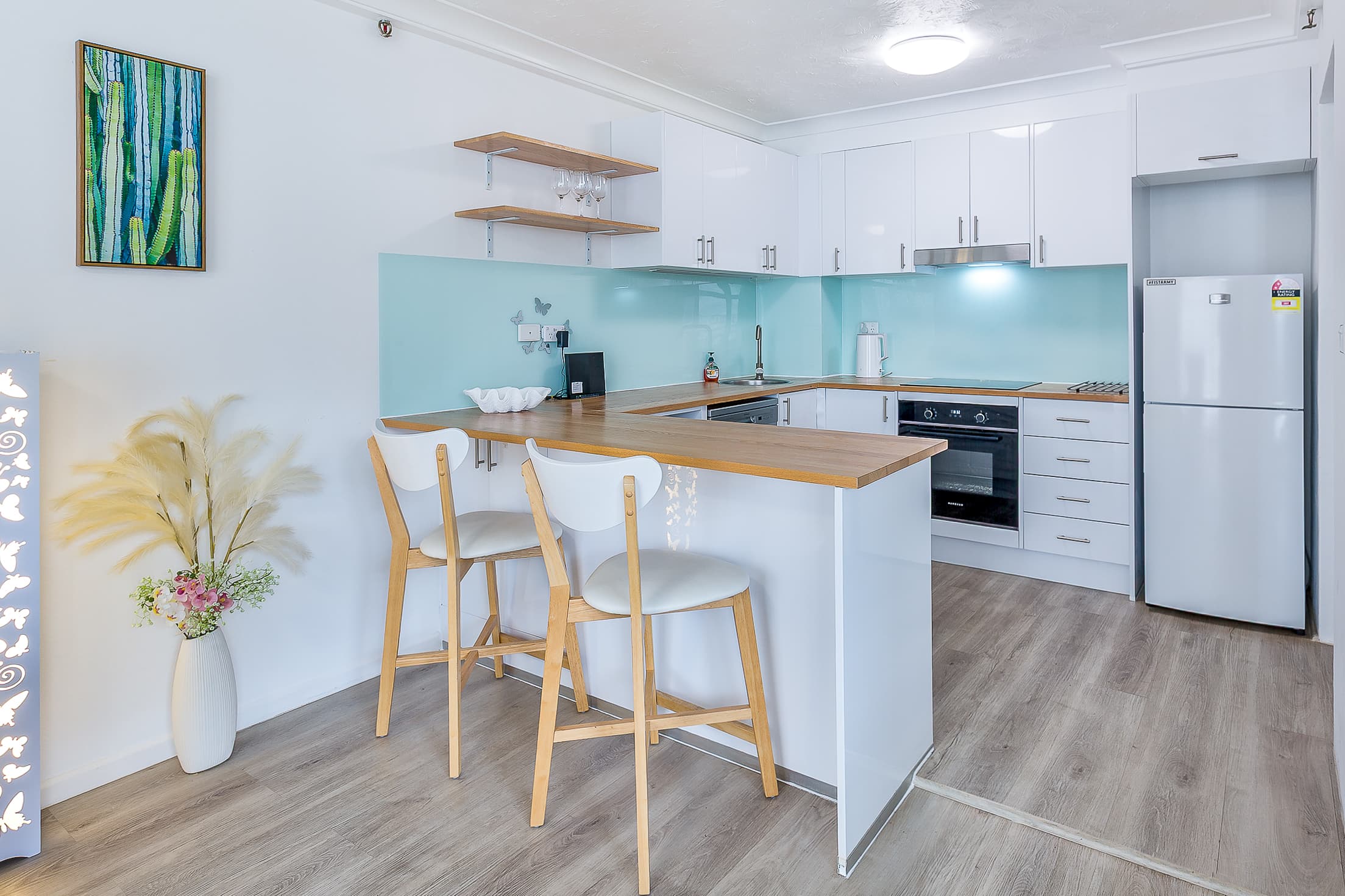 311/18 Hanlan Street, Surfers Paradise — photo 4 of 5