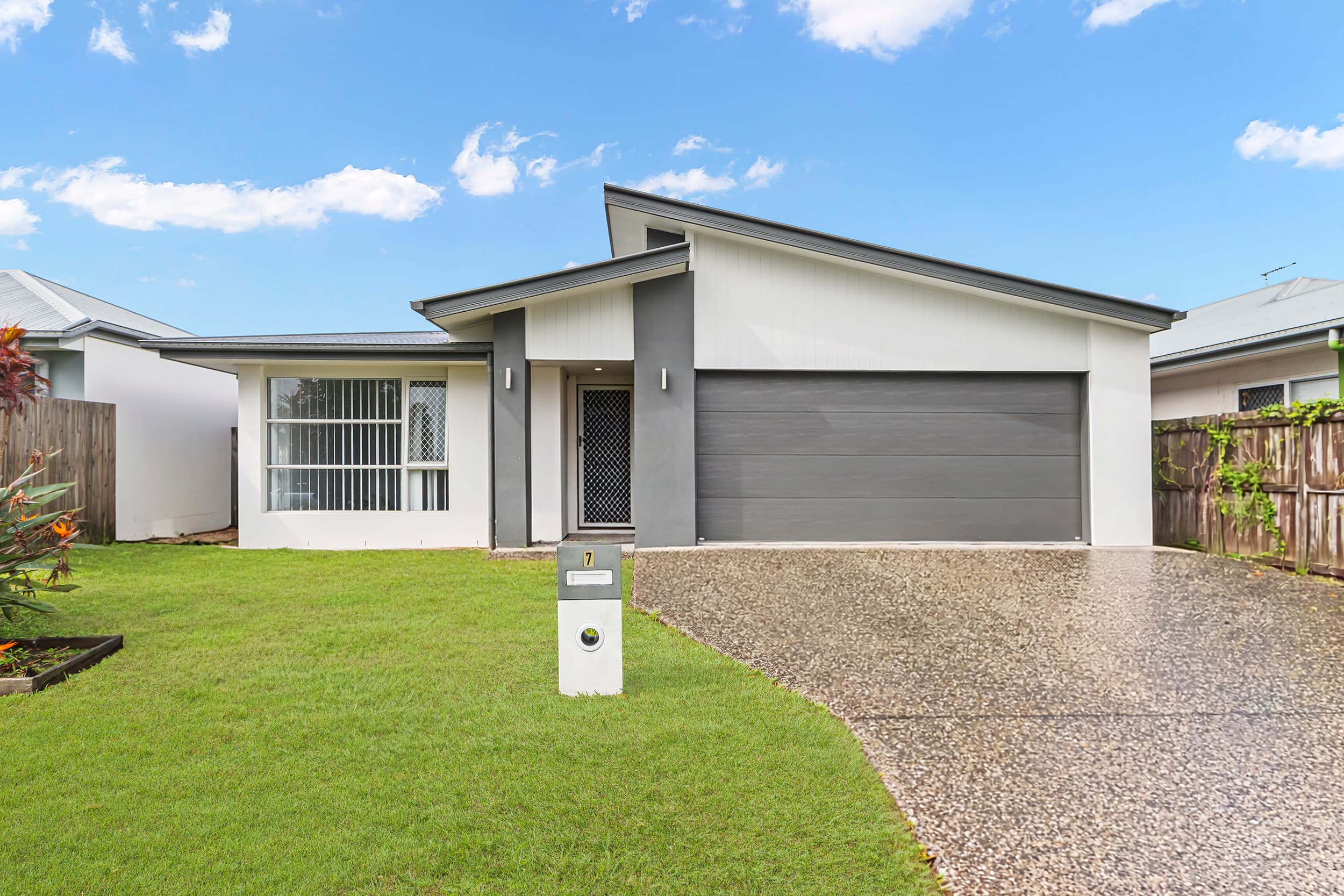 7 Village Boulevard, Pimpama — photo 1 of 5
