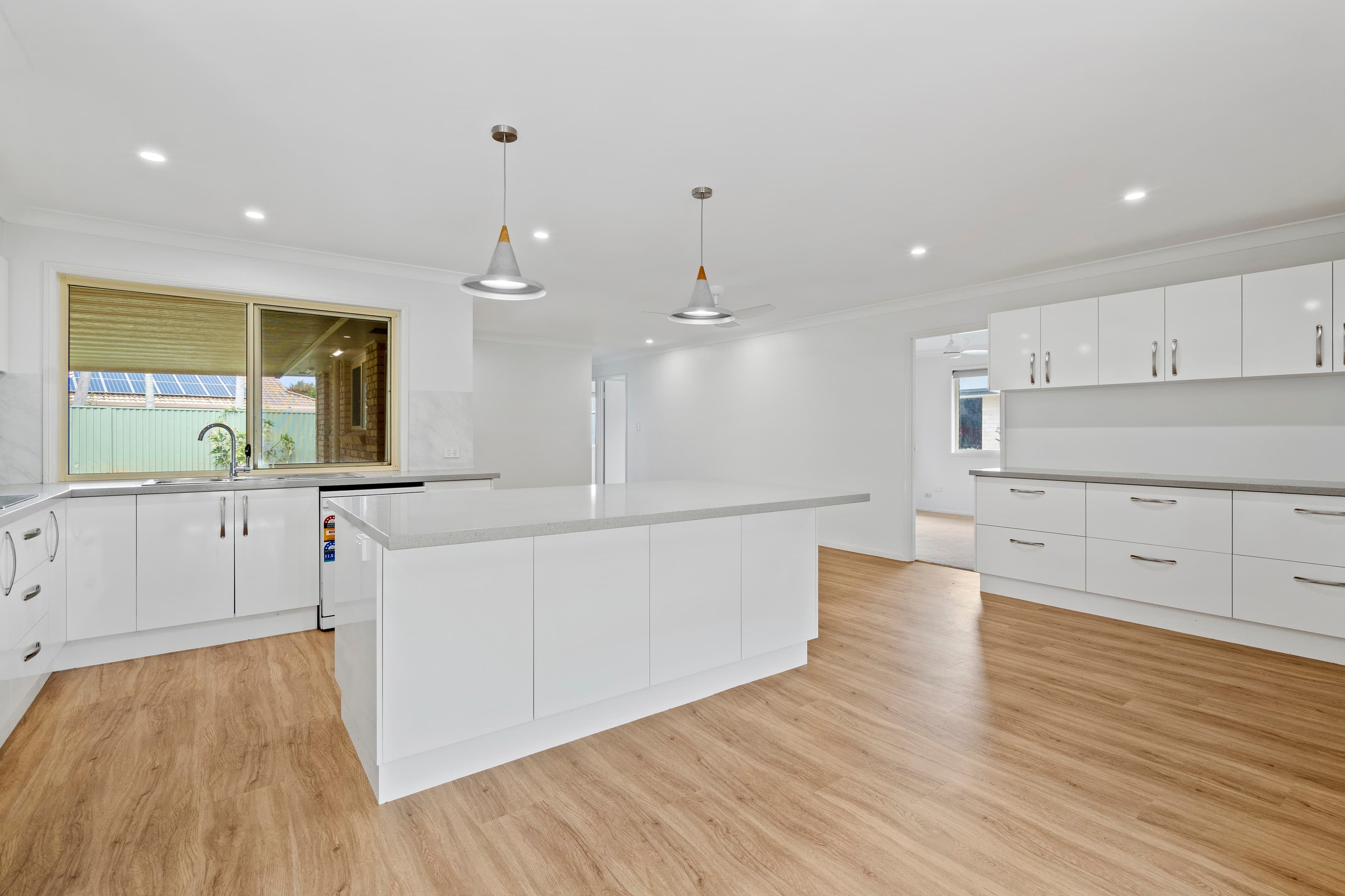 253 Colburn Avenue, Victoria Point — photo 2 of 16
